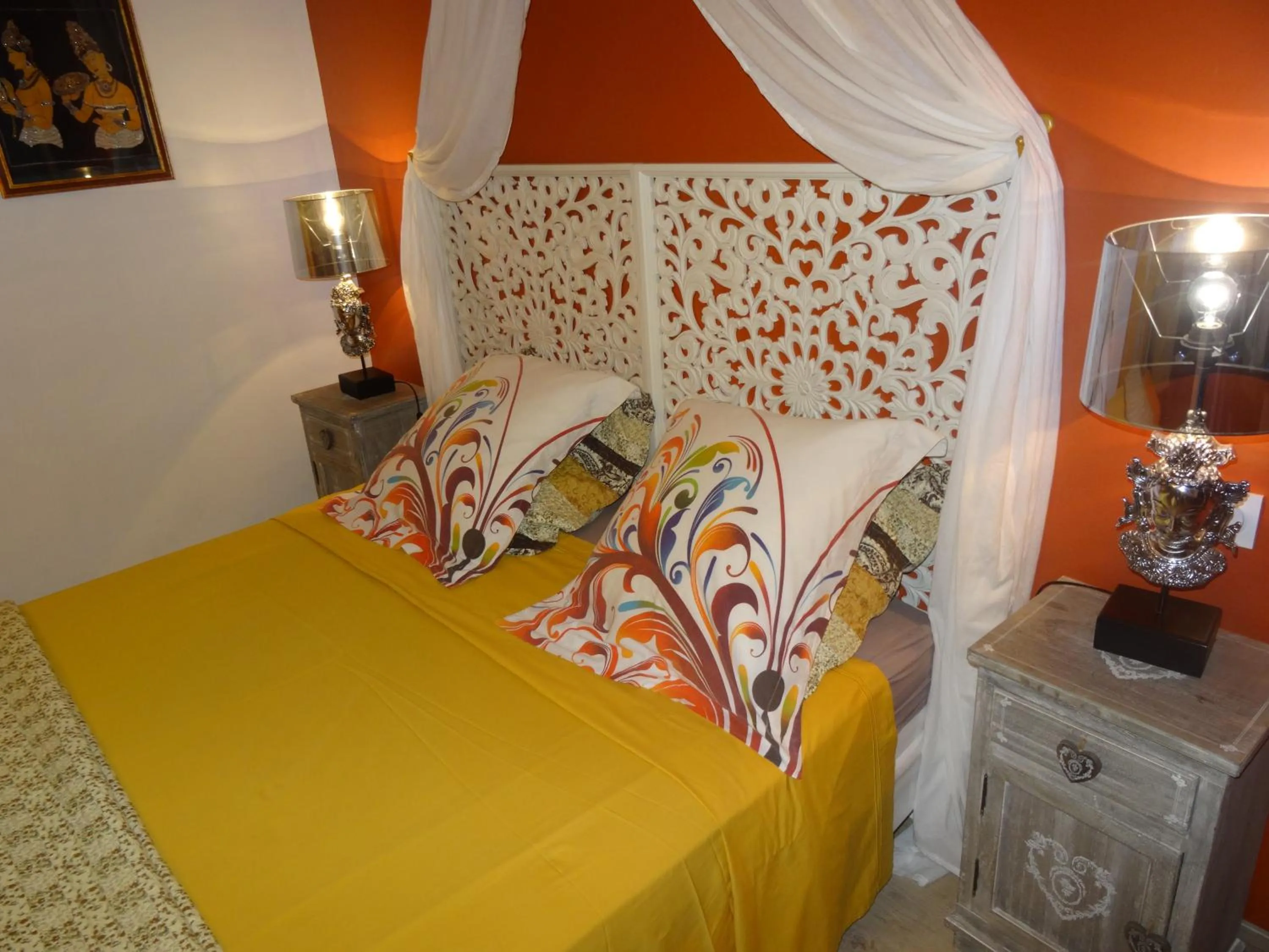 Decorative detail, Bed in La Fontenelle Chambres d'Hôtes