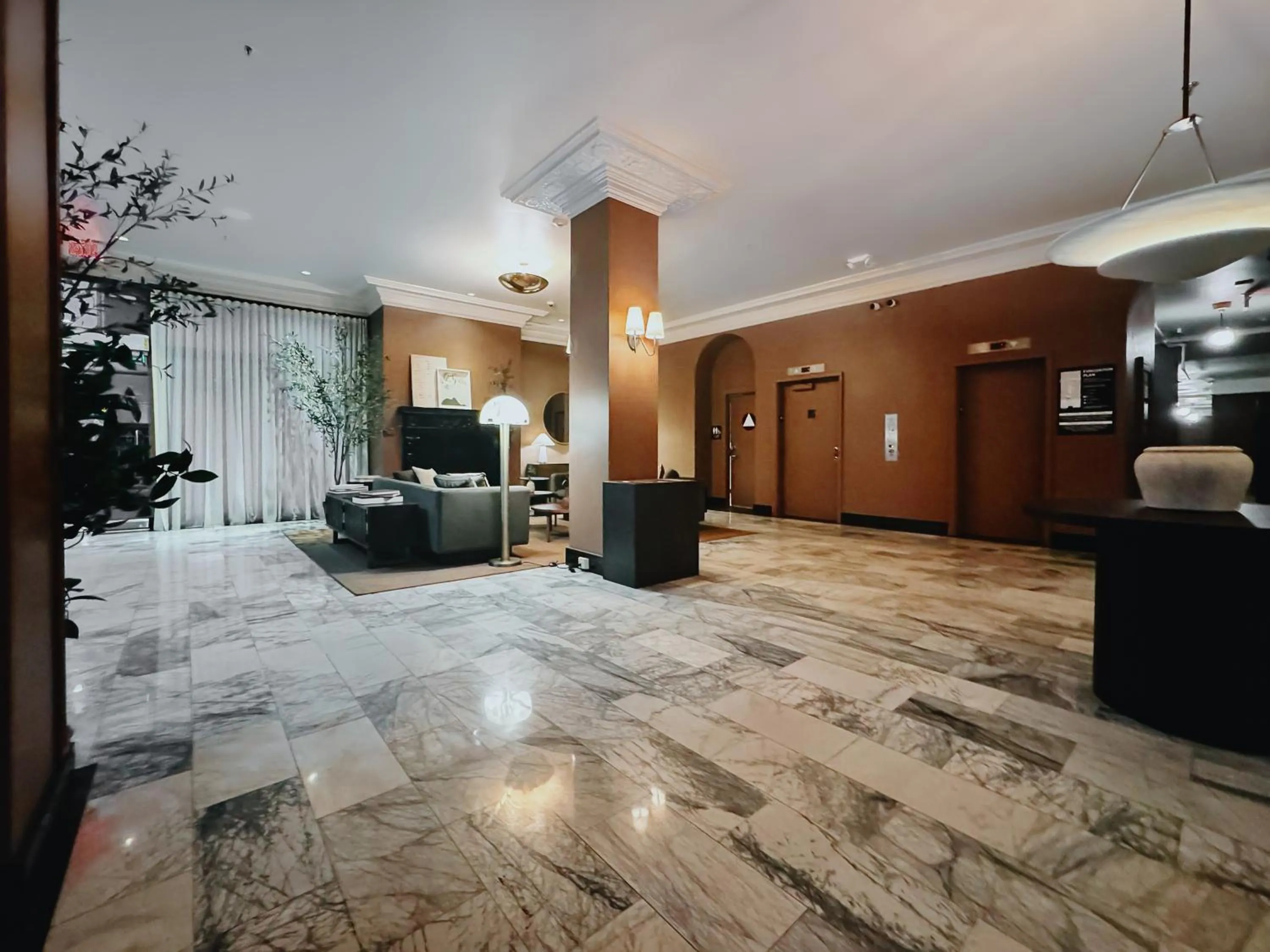 Lobby or reception in FOUND Hotel Carlton, Nob Hill