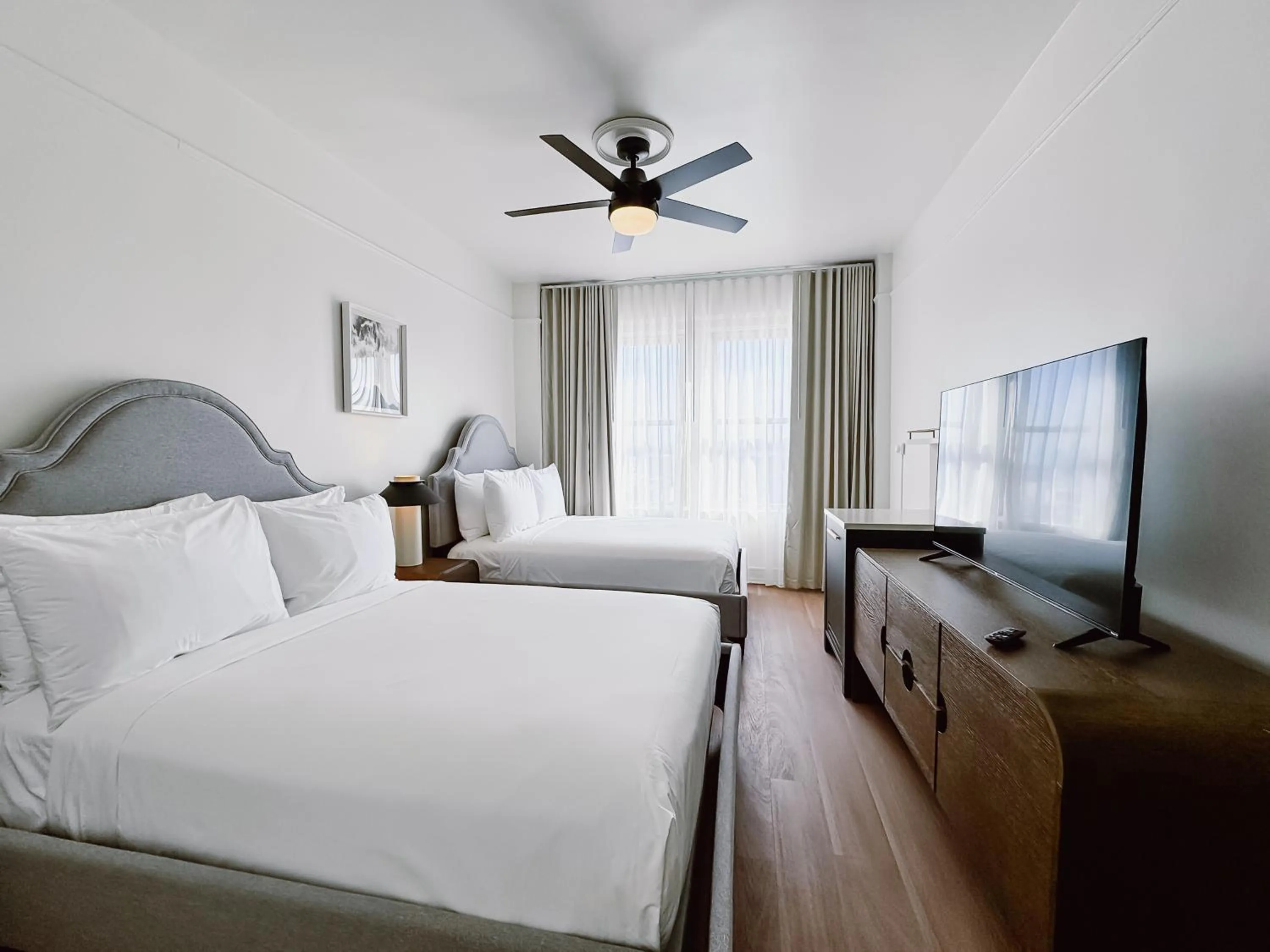 Bed in FOUND Hotel Carlton, Nob Hill