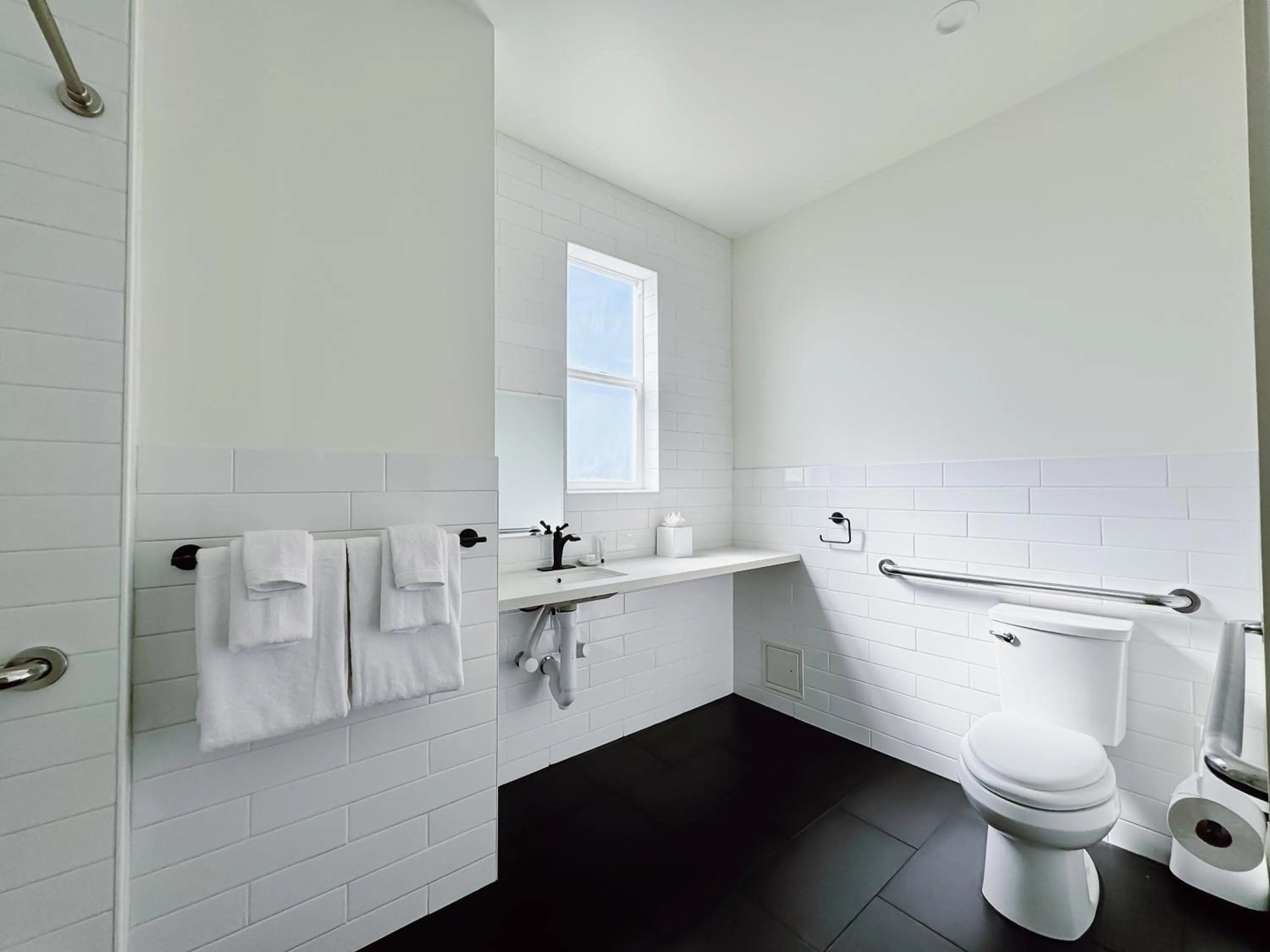 Shower in FOUND Hotel Carlton, Nob Hill