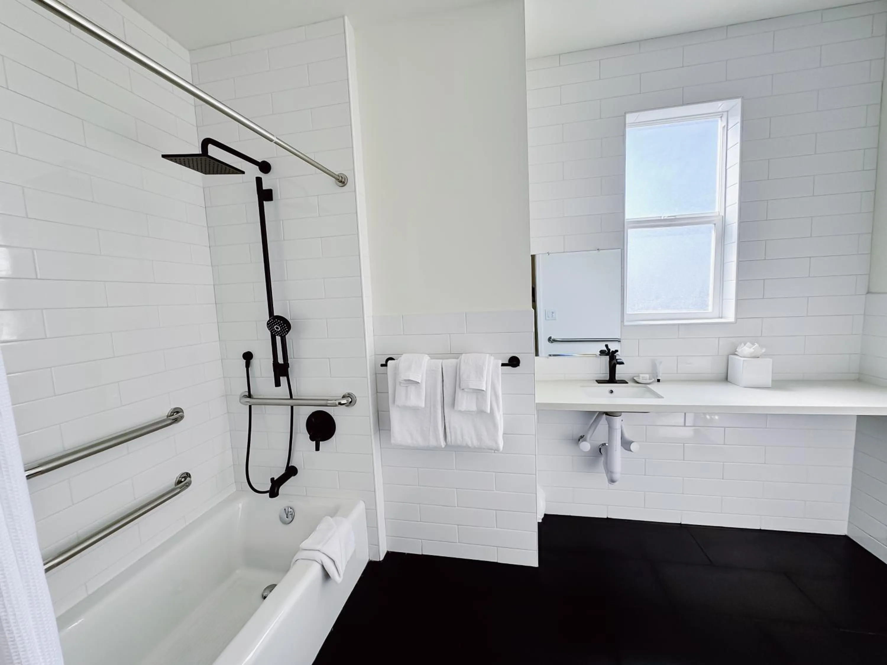 Shower in FOUND Hotel Carlton, Nob Hill