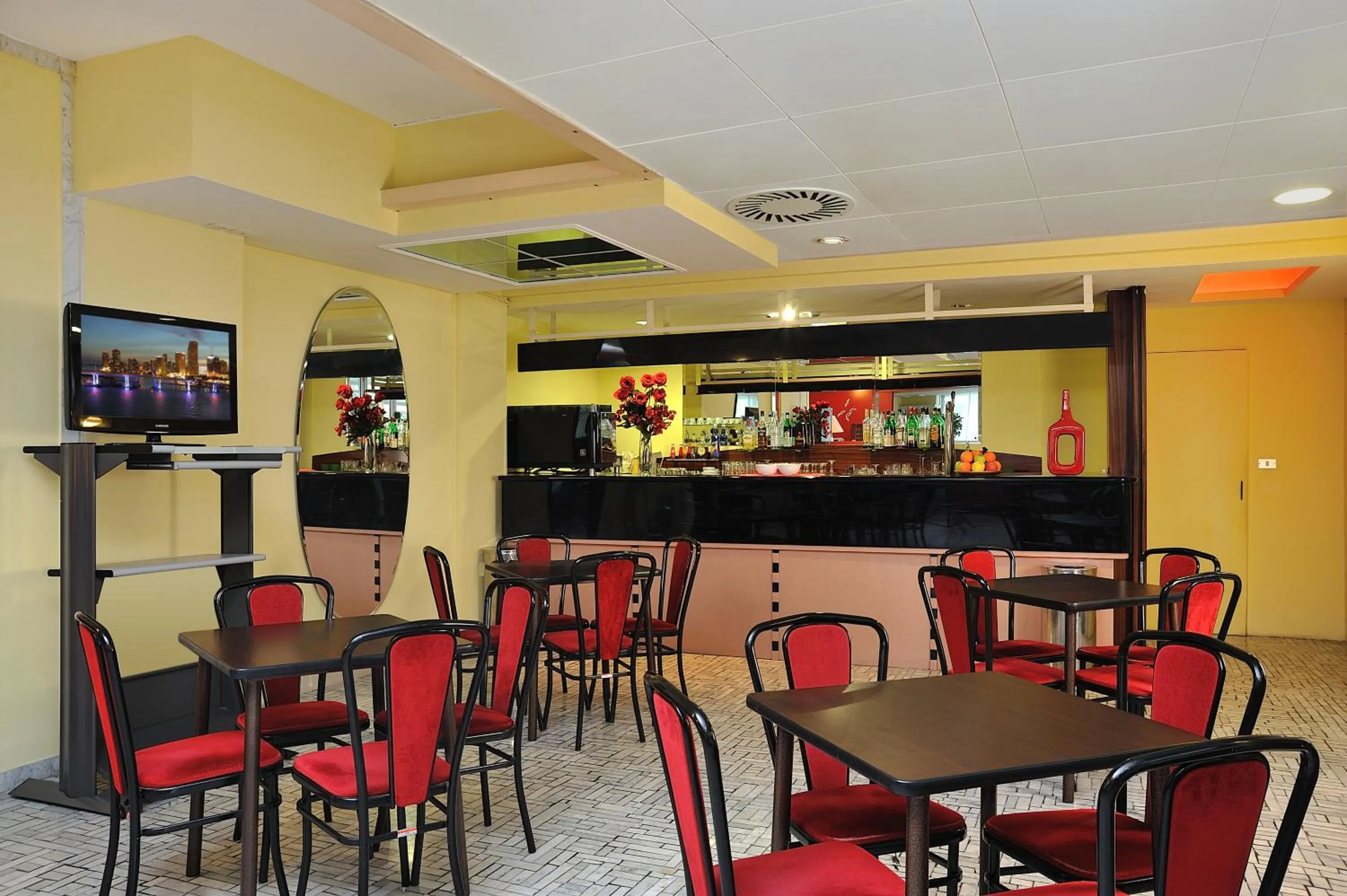 Restaurant/places to eat in Hotel Tiberius