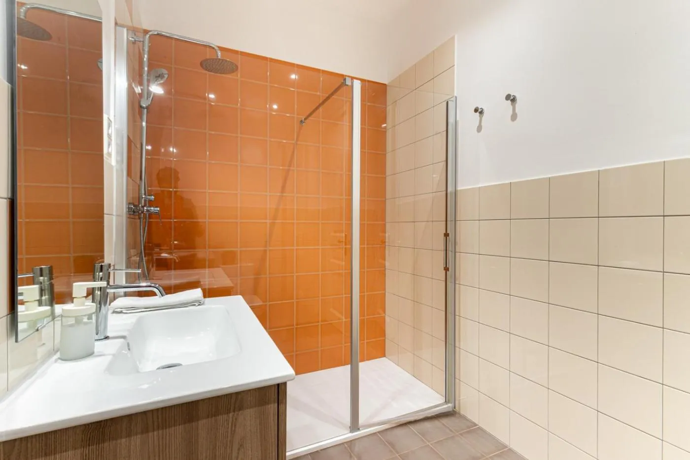 Bathroom in Weflating Sant Antoni Market