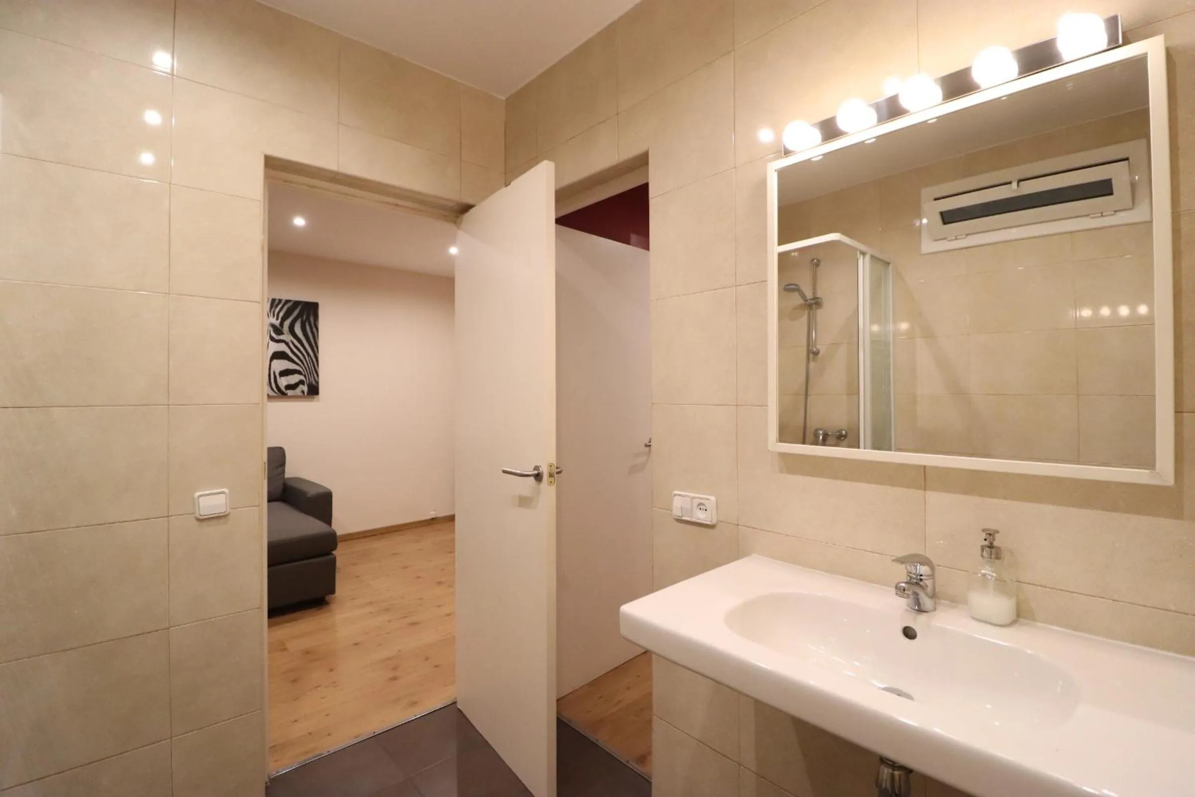 Bathroom in Weflating Sant Antoni Market