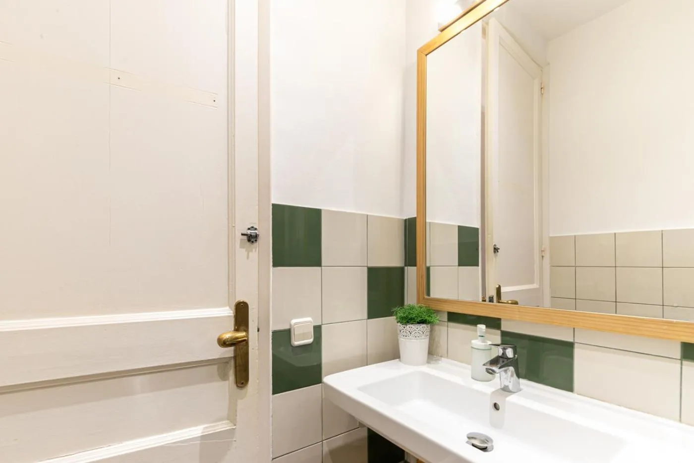 Bathroom in Weflating Sant Antoni Market