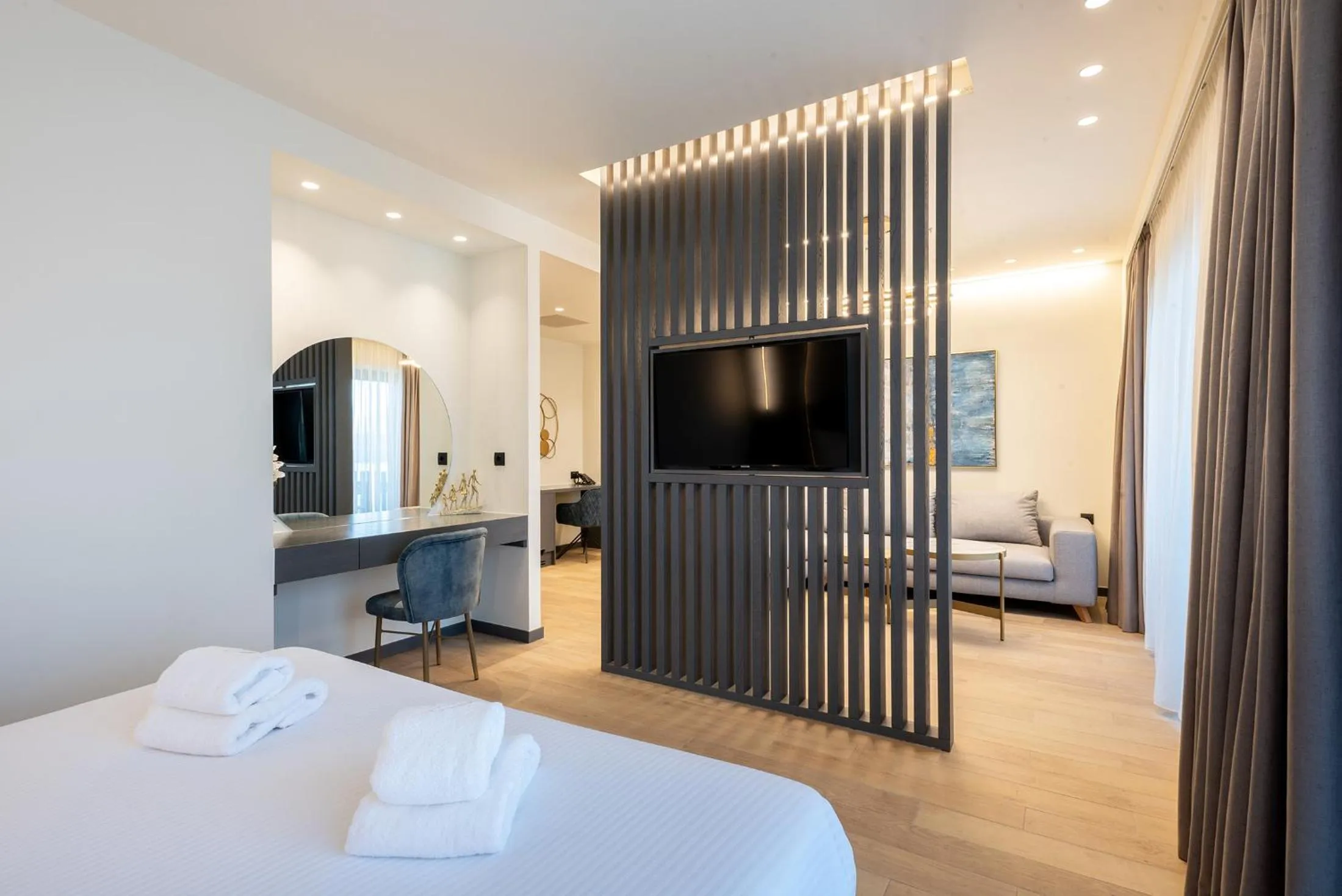 Photo of the whole room, Bed in GRAND PATELLI