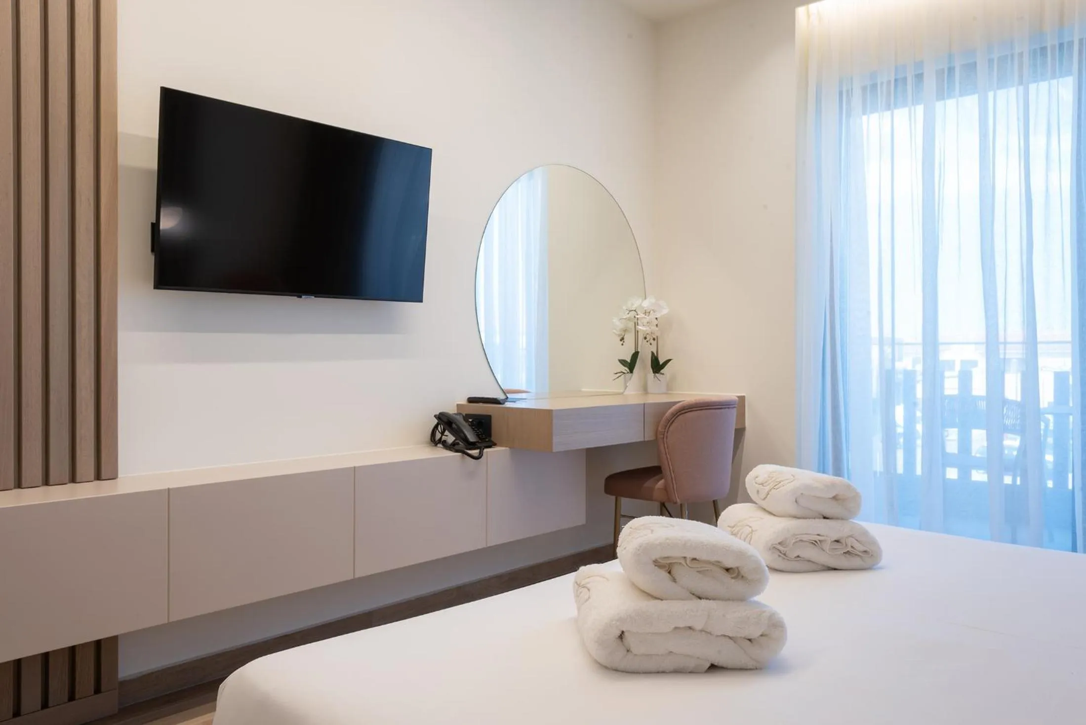 Bedroom, Bed in GRAND PATELLI