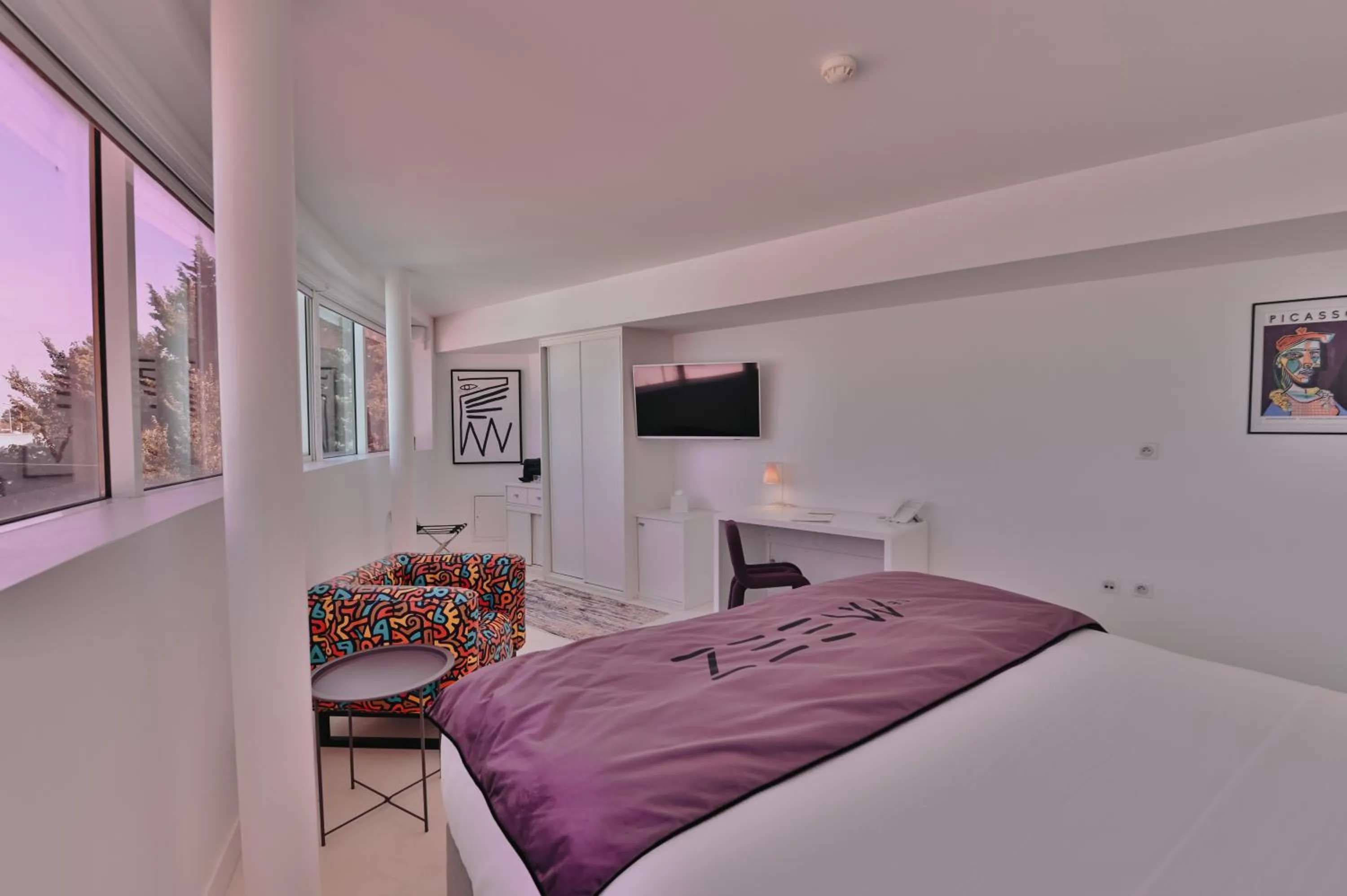 Photo of the whole room, Bed in Le Meez