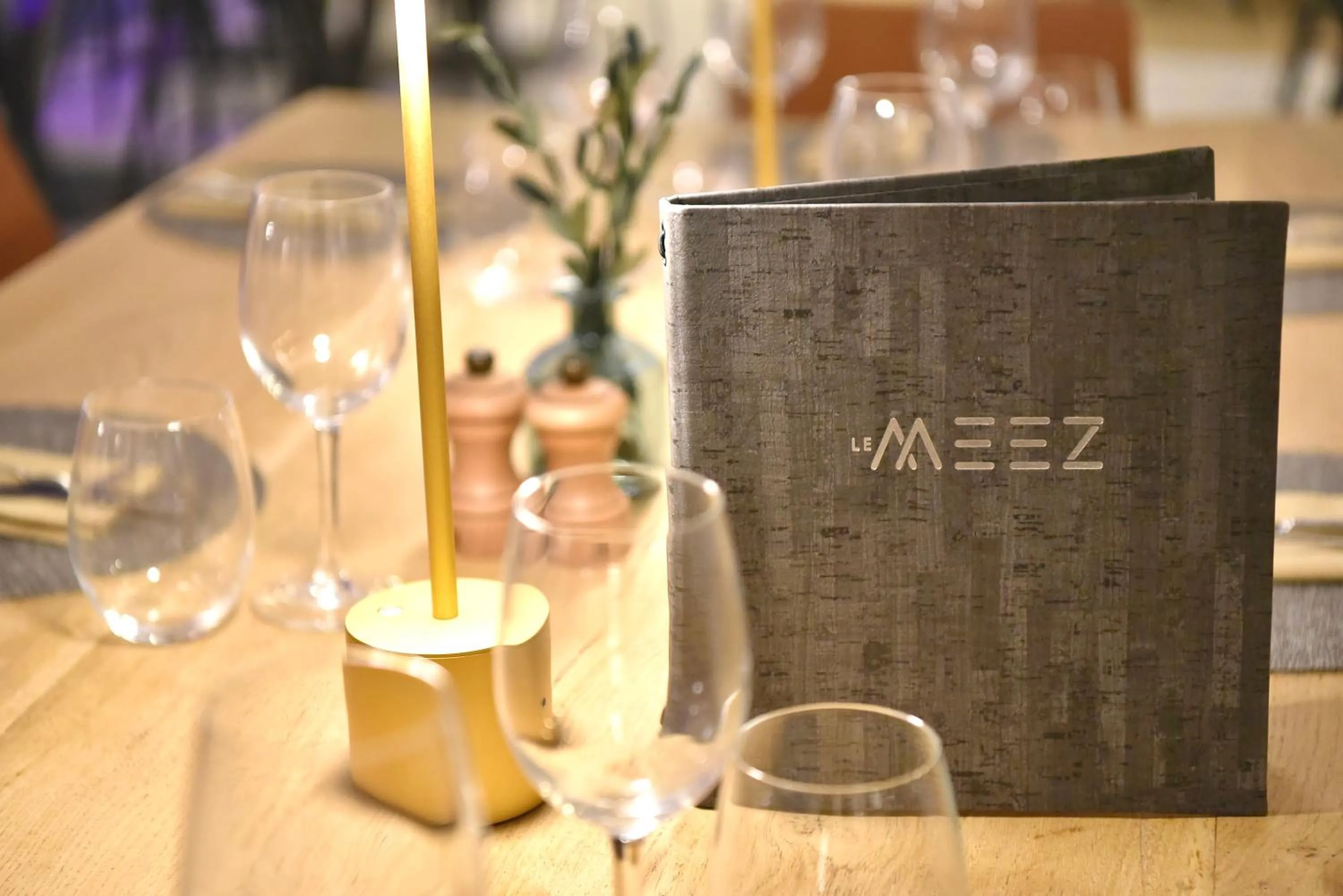 Restaurant/places to eat in Le Meez