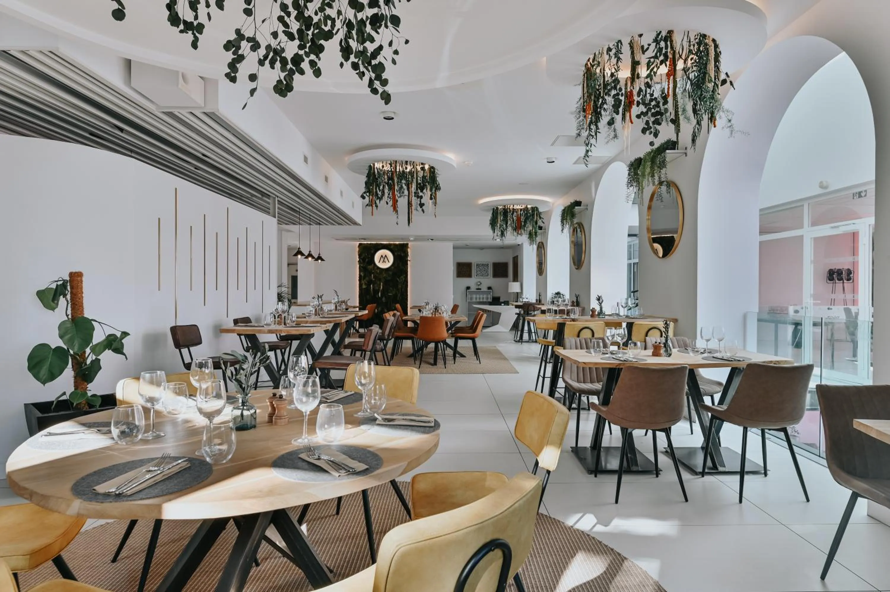 Restaurant/places to eat in Le Meez