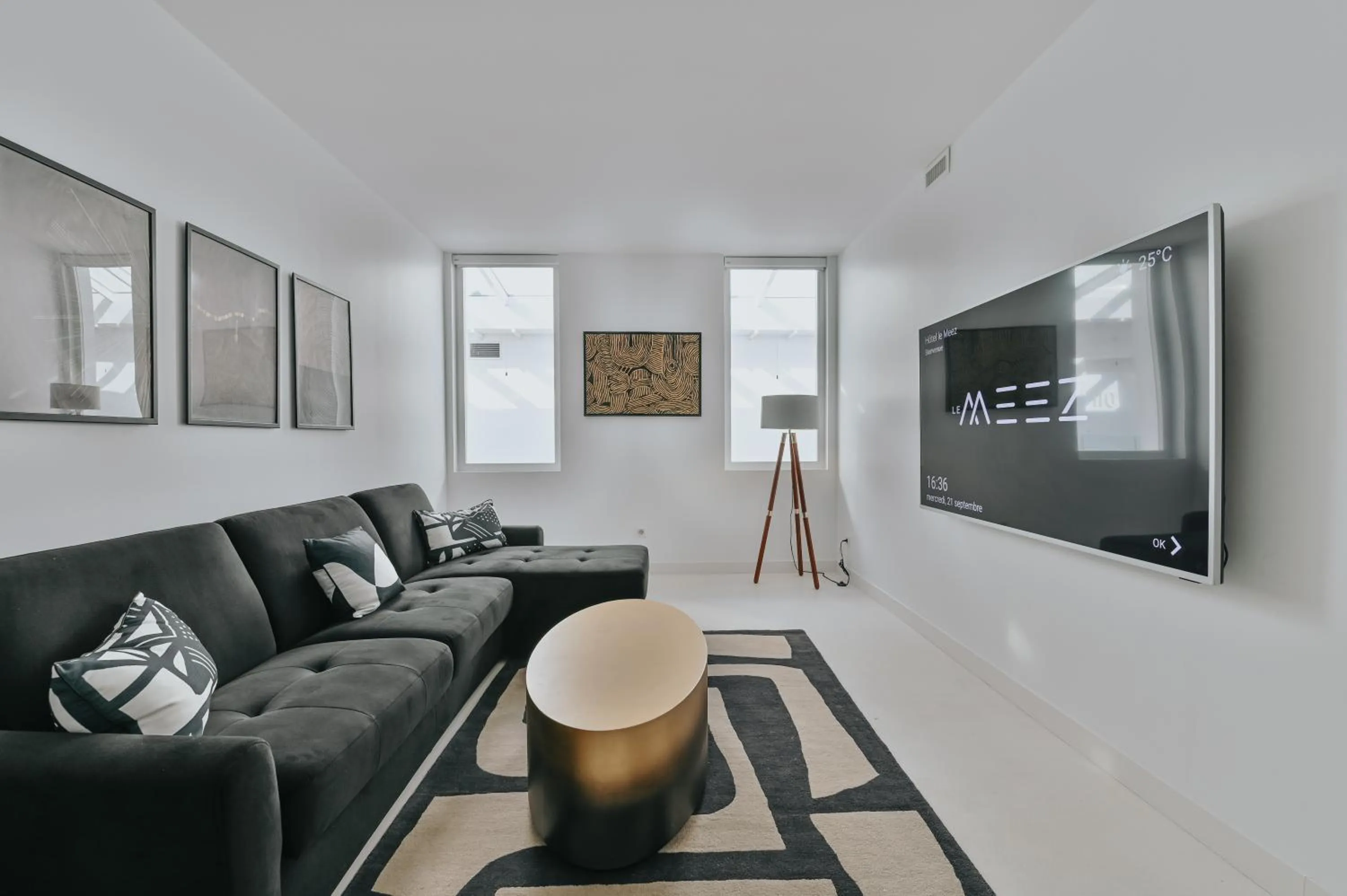 Communal lounge/ TV room in Le Meez