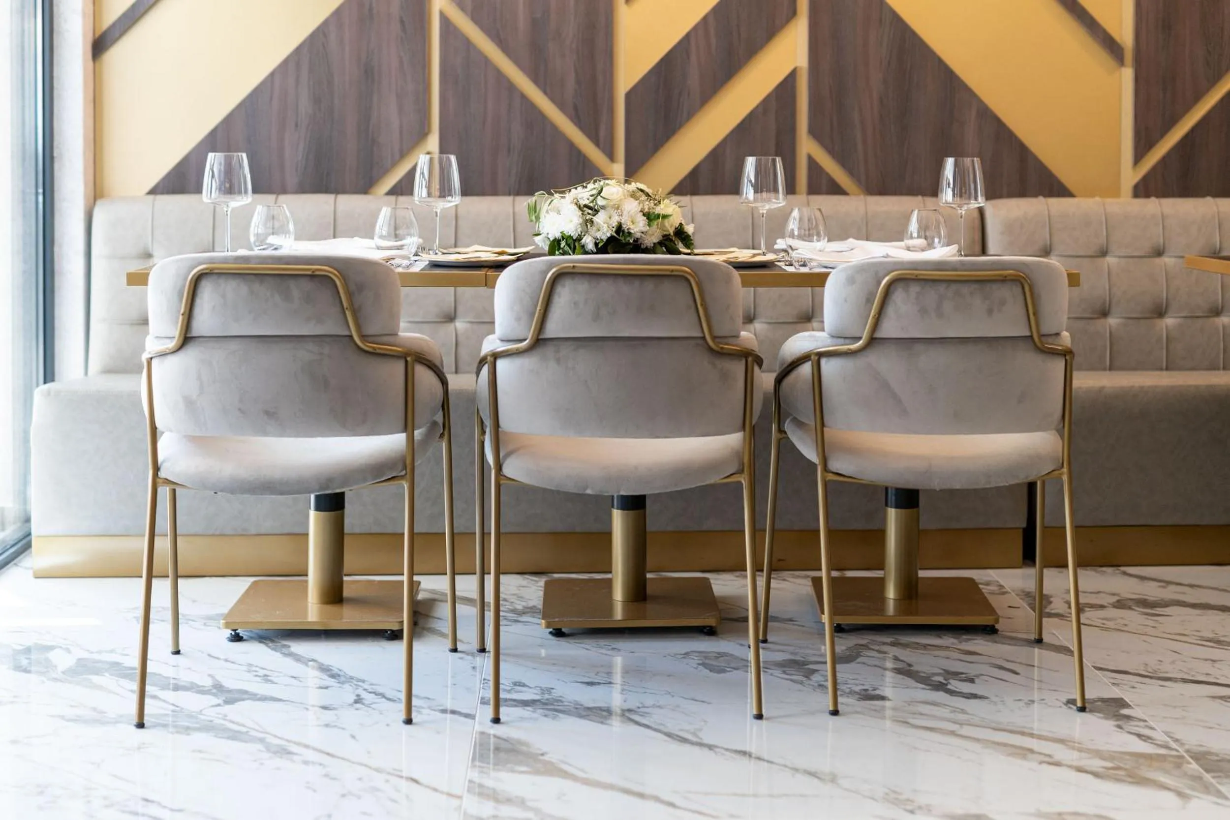 Lounge or bar in Hotel Millennium by Aycon