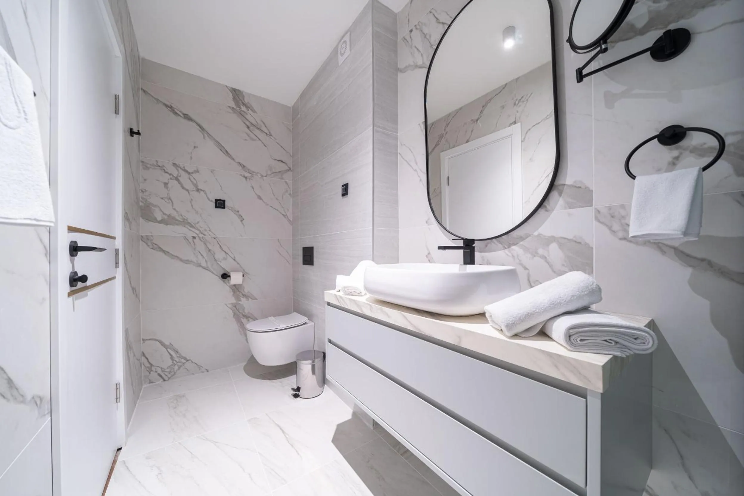 Bathroom in Hotel Millennium by Aycon