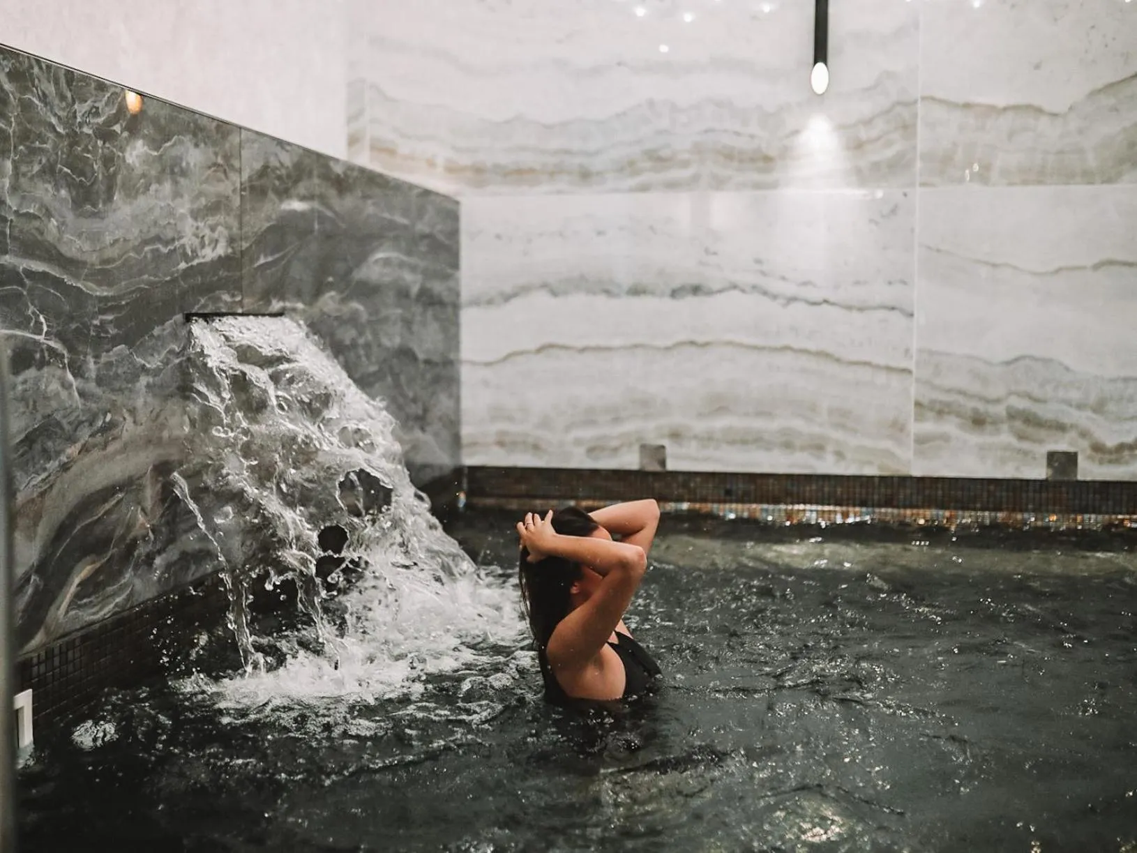 Swimming pool in Hotel Millennium by Aycon