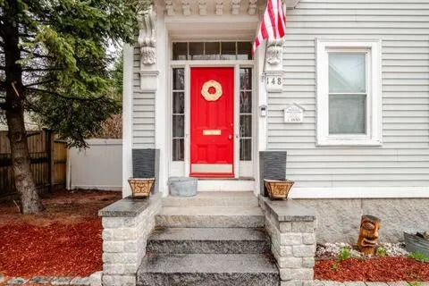 NEW! Family-Friendly Getaway -1 Mi to Dtwn Salem w Roof Deck & Tiki Bar