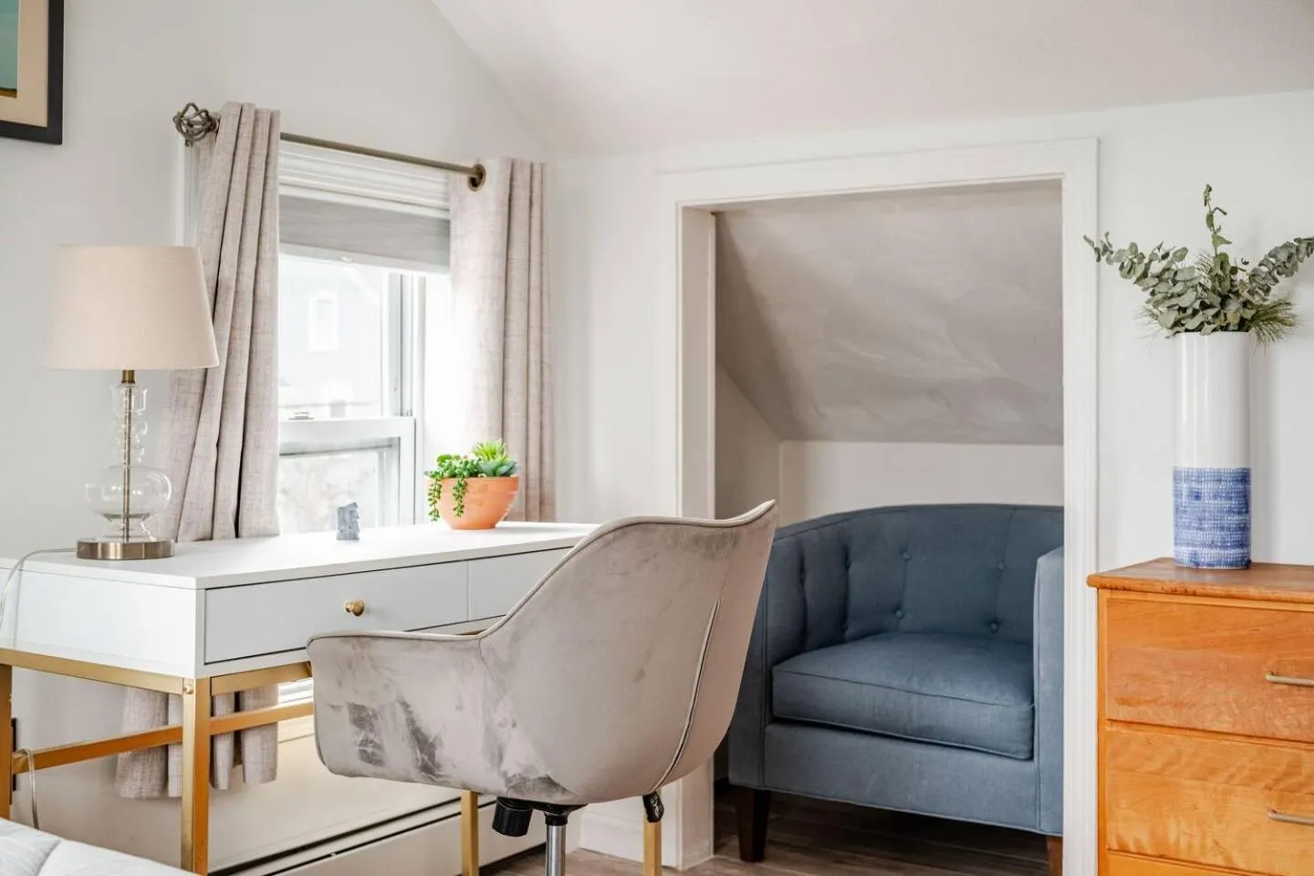 NEW! Family-Friendly Getaway -1 Mi to Dtwn Salem w Roof Deck & Tiki Bar