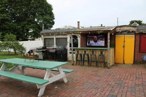 NEW! Family-Friendly Getaway -1 Mi to Dtwn Salem w Roof Deck & Tiki Bar