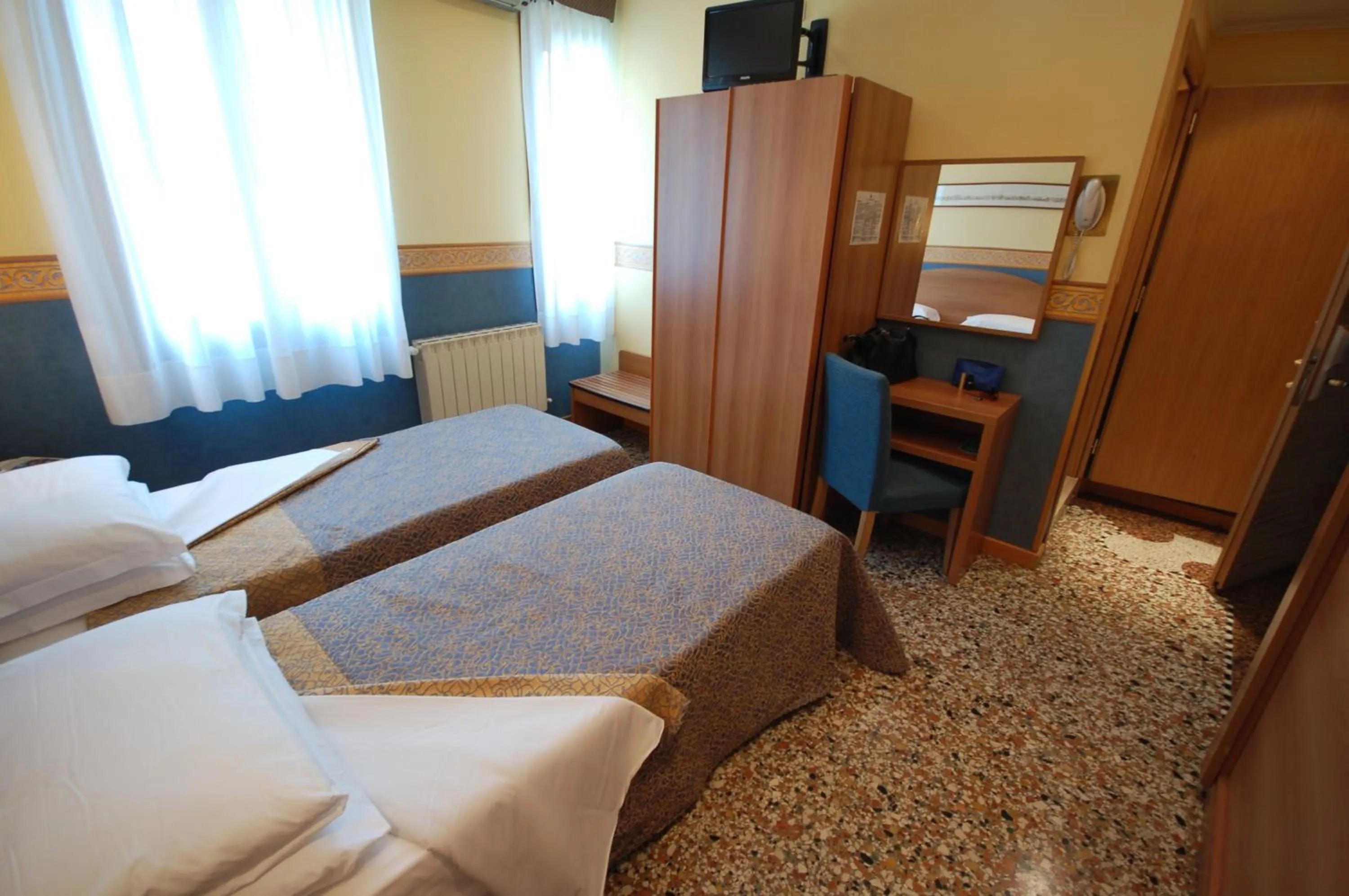 Photo of the whole room in Antica Villa Graziella Venice - Atika & Atif