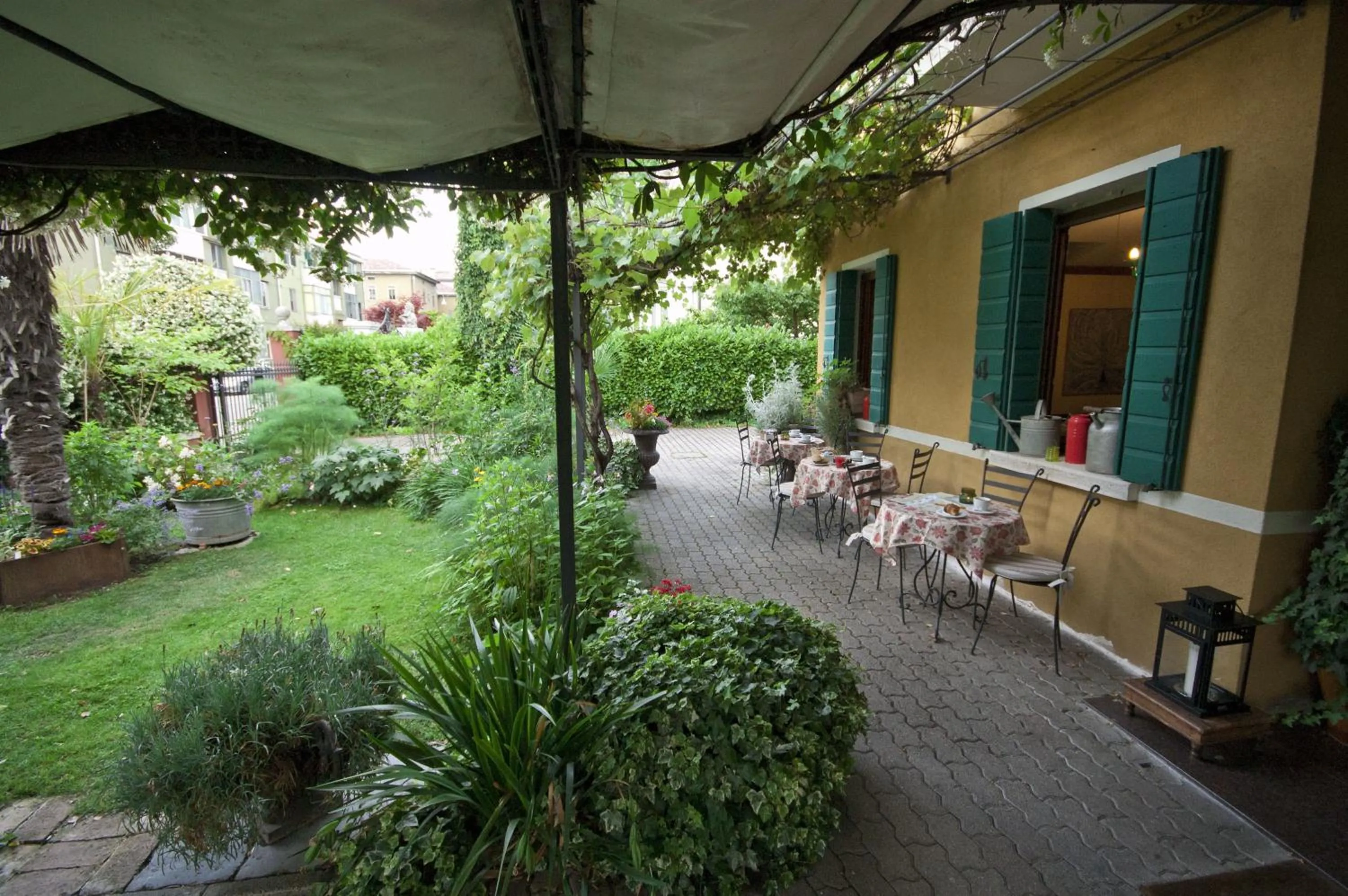 Patio in Antica Villa Graziella Venice - Atika & Atif