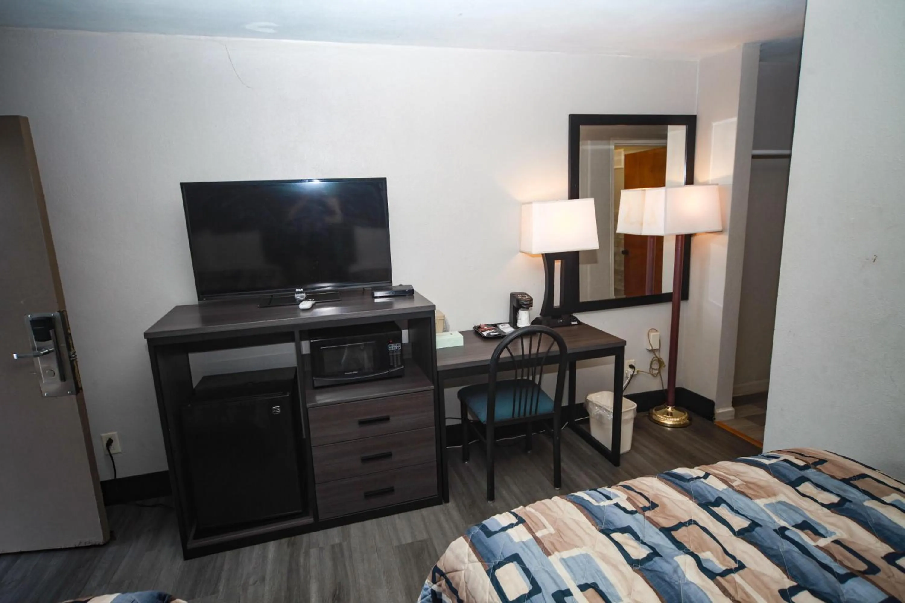 TV and multimedia, Bed in Relax Inn Bradford