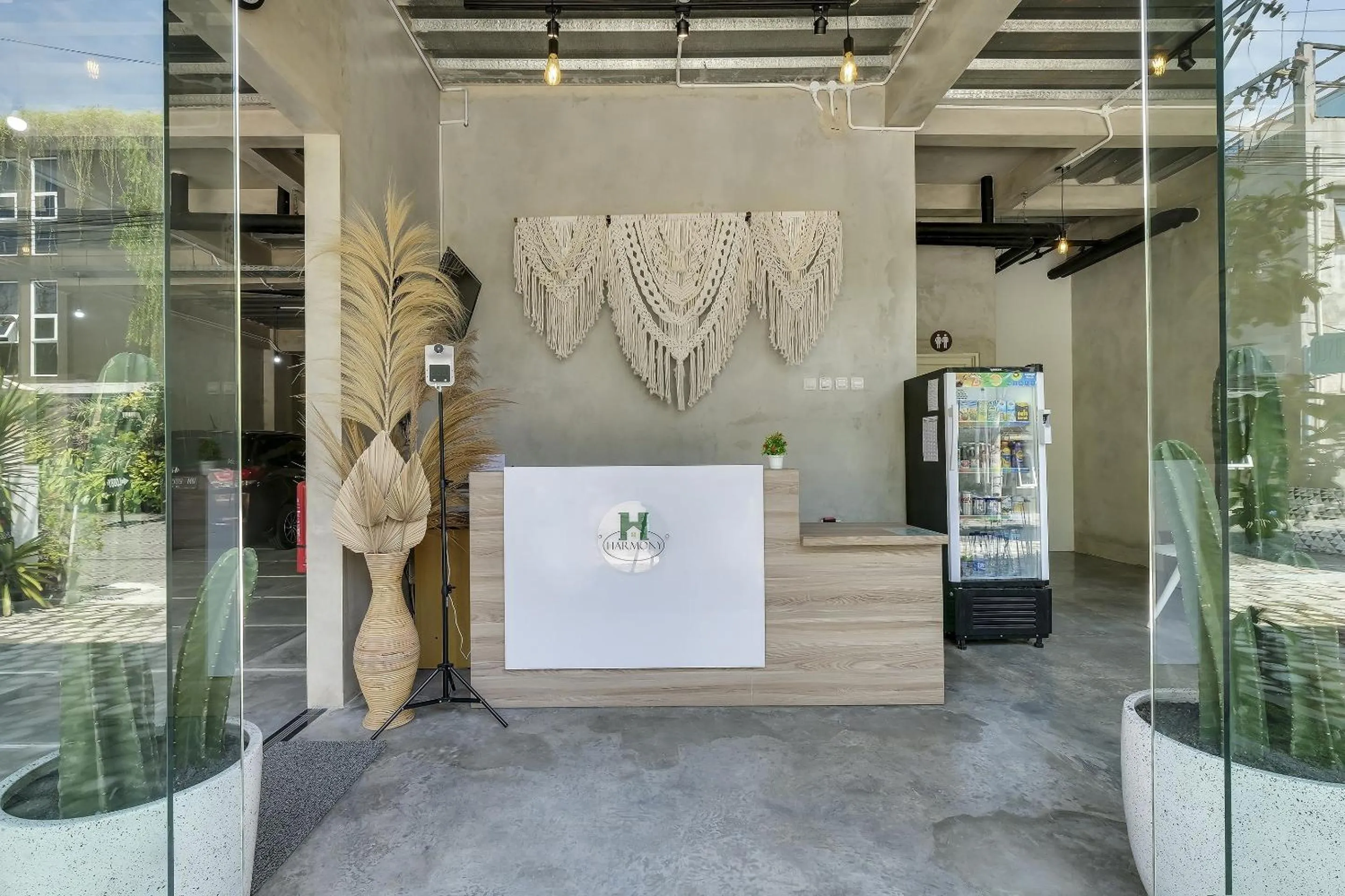 Lobby or reception in Capital O 90983 Harmony Easy Stay