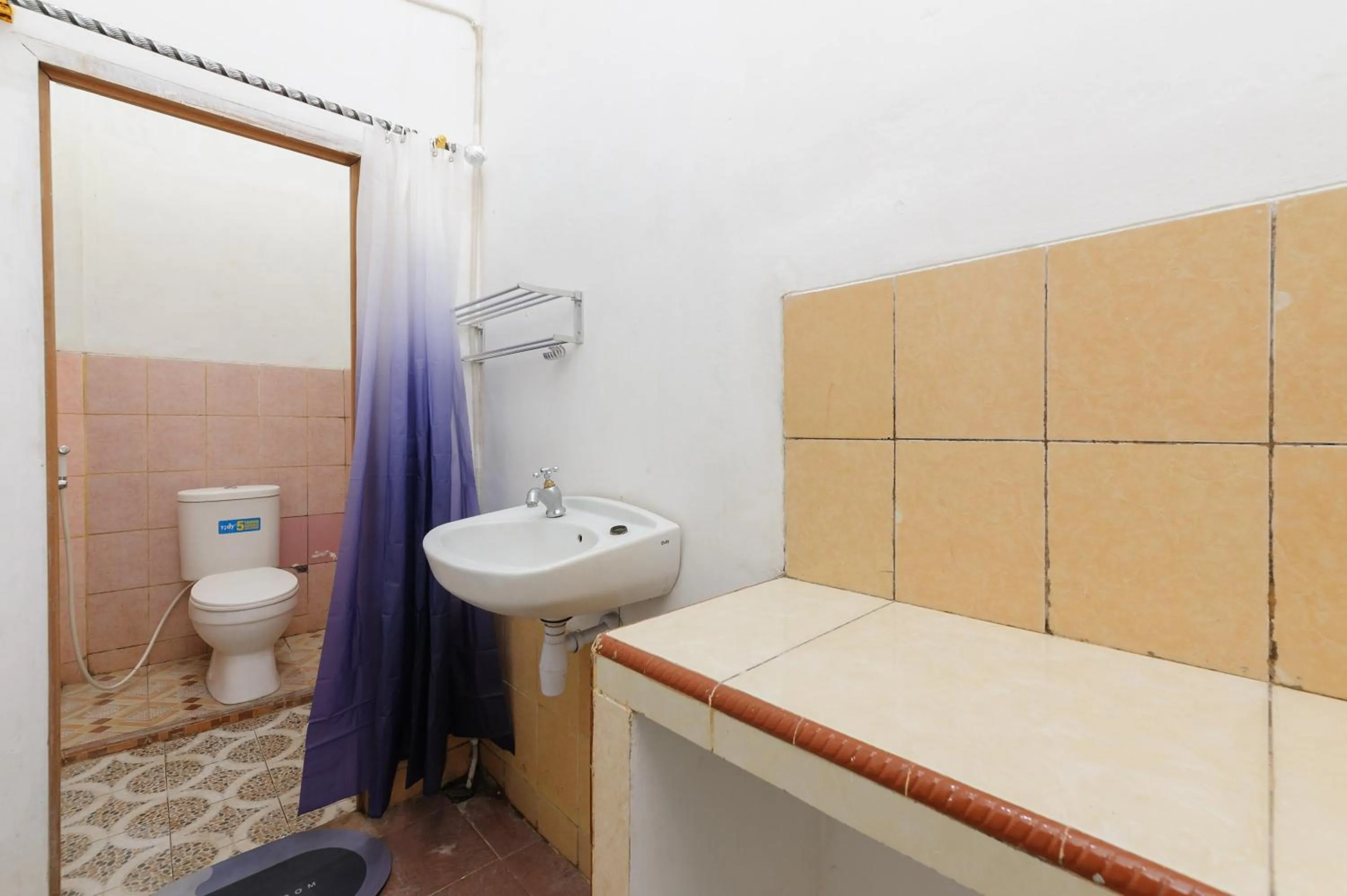Bathroom in OYO 91068 Penginapan Way Semaka Syariah