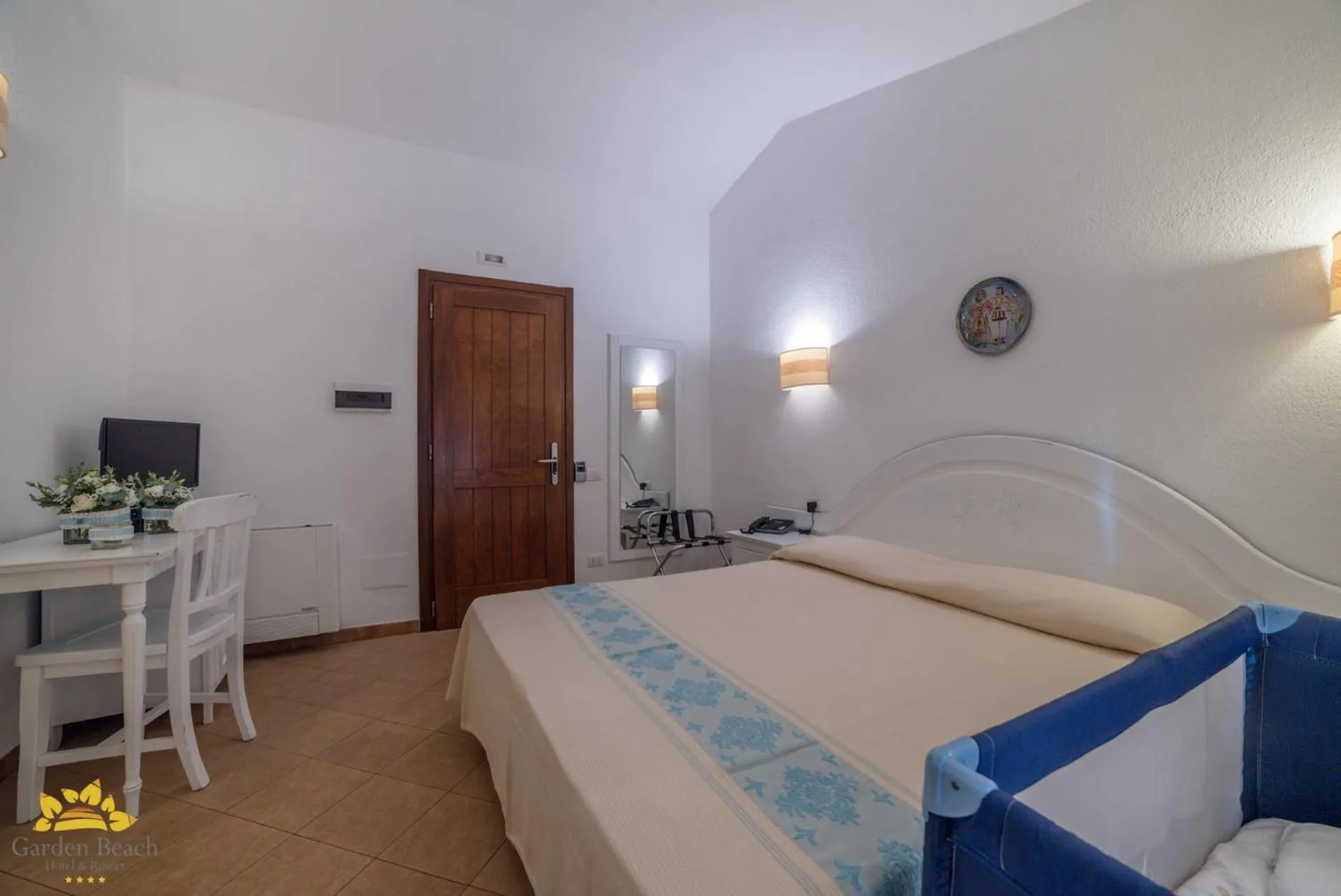 Bedroom, Bed in Hotel Garden Beach