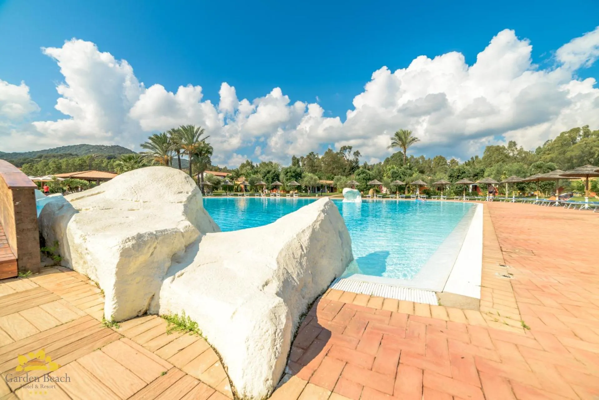 Swimming pool in Hotel Garden Beach