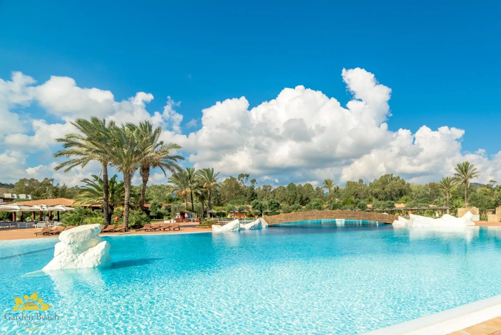 Swimming pool in Hotel Garden Beach
