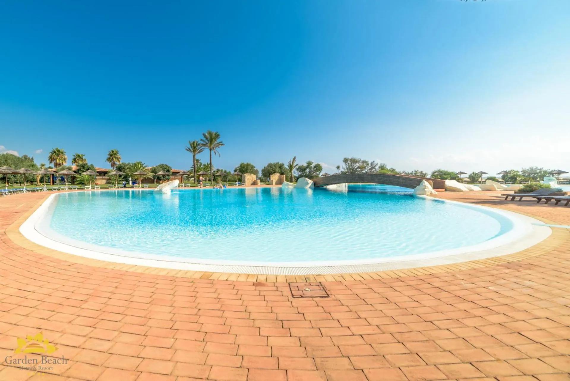 Swimming pool in Hotel Garden Beach