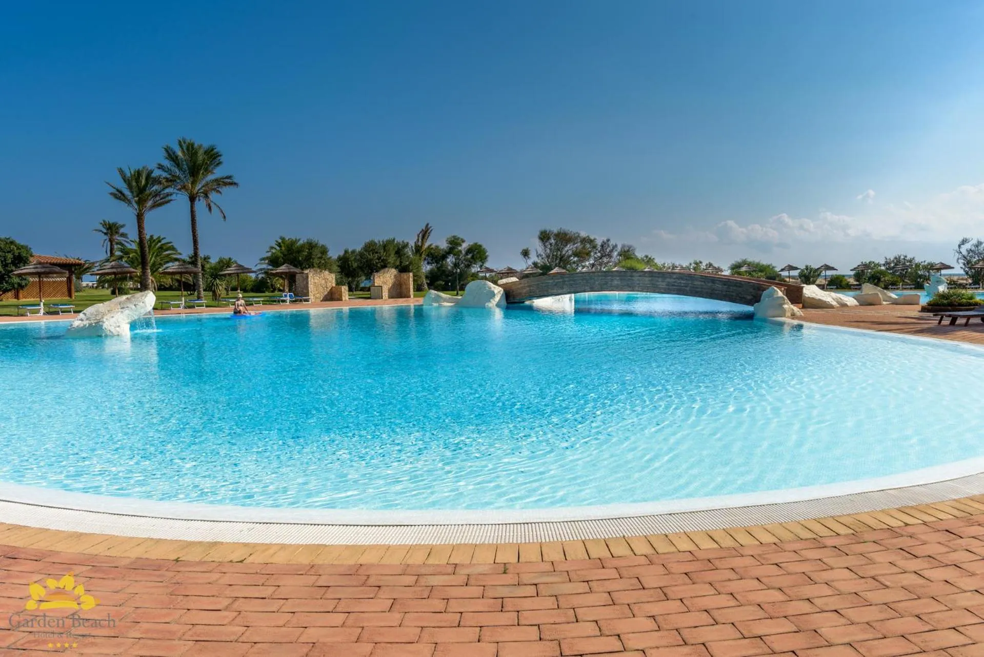 Swimming pool in Hotel Garden Beach