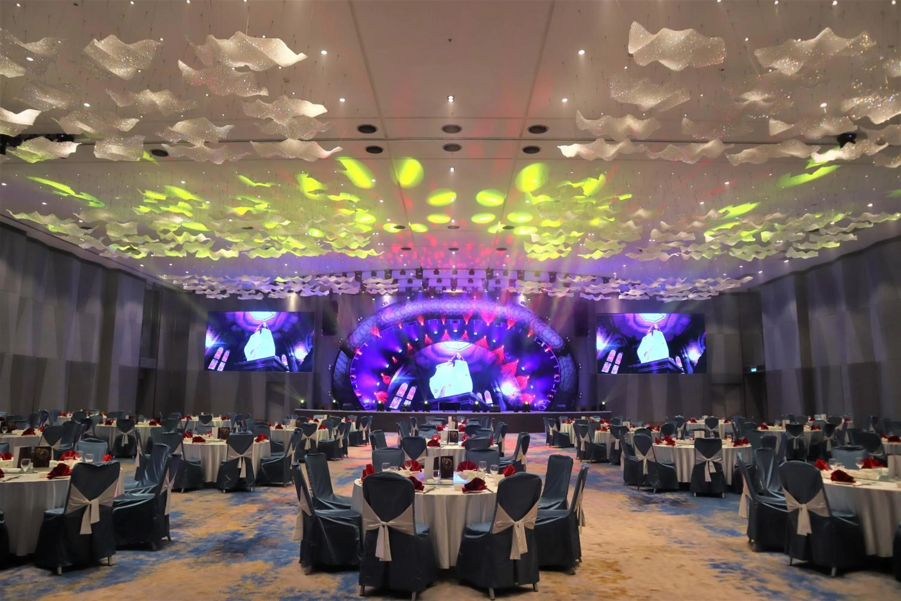 Evening entertainment in KSL ESPLANADE HOTEL with HOT SPRING