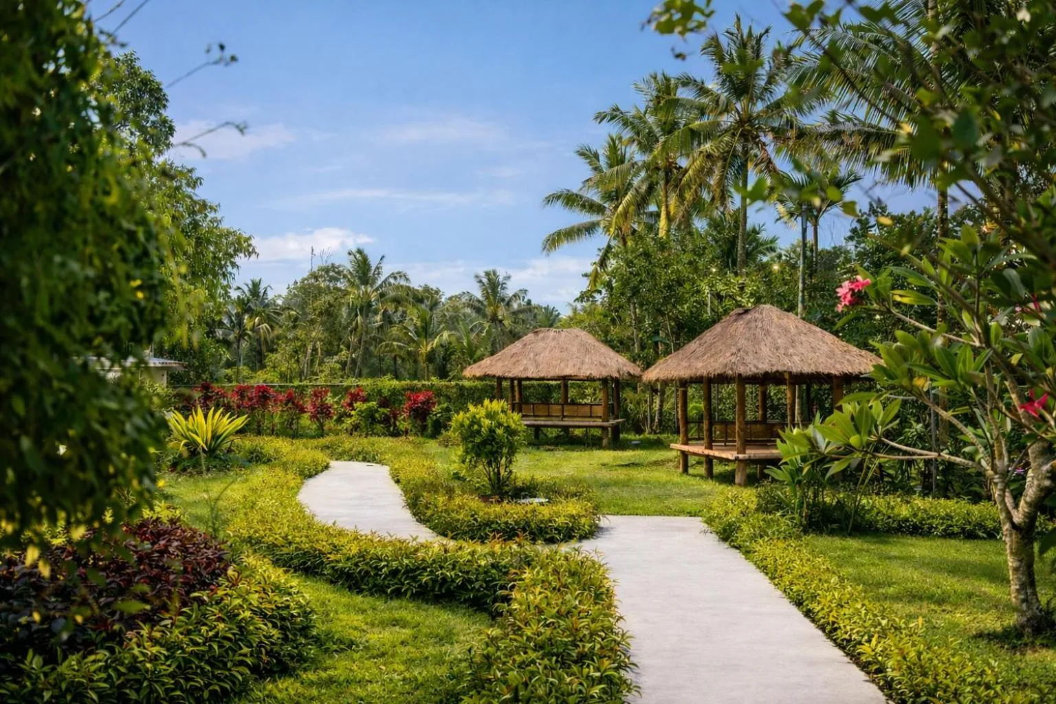 Garden in Nirvana Hotel Resort Tetebatu