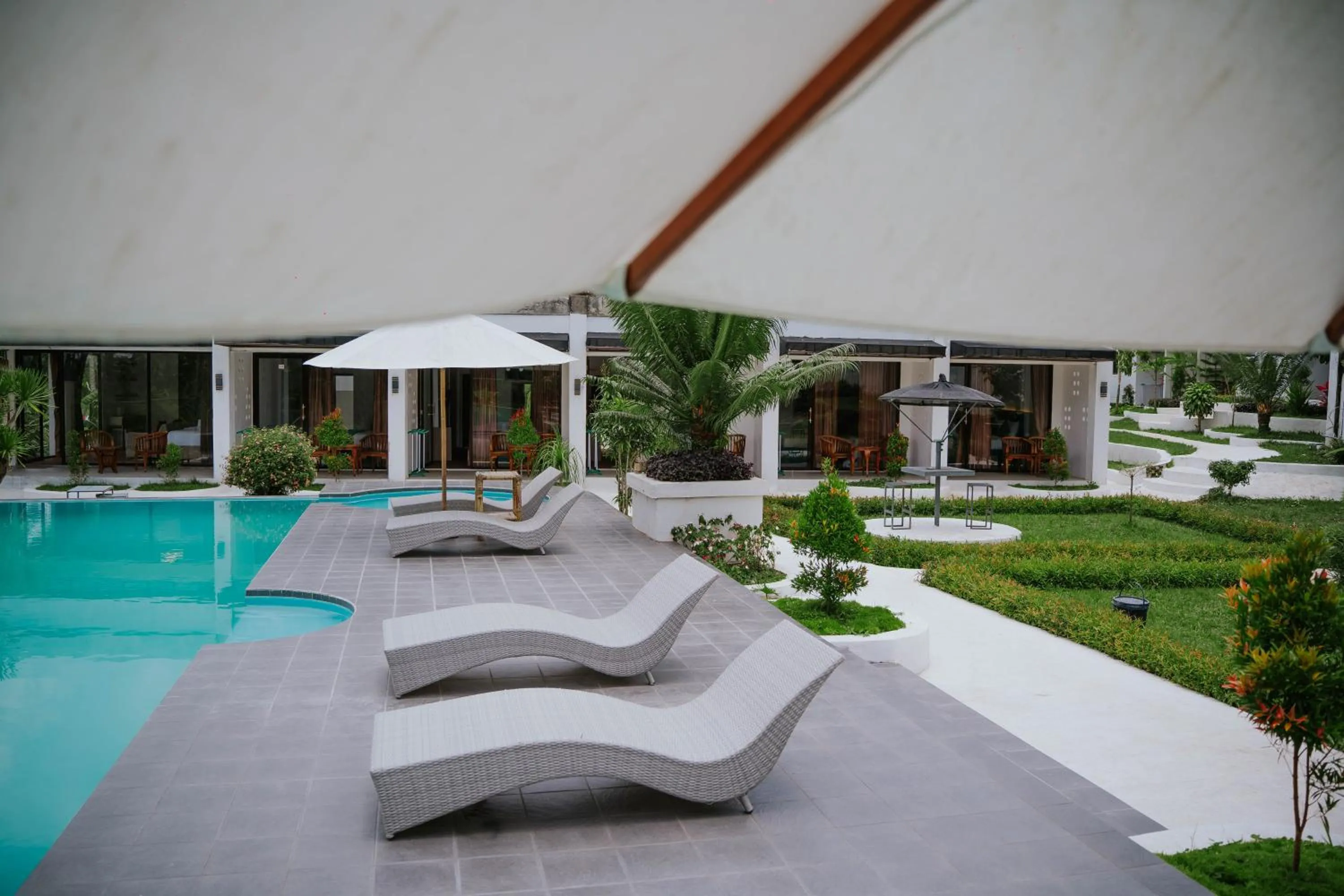 Swimming pool in Nirvana Hotel Resort Tetebatu