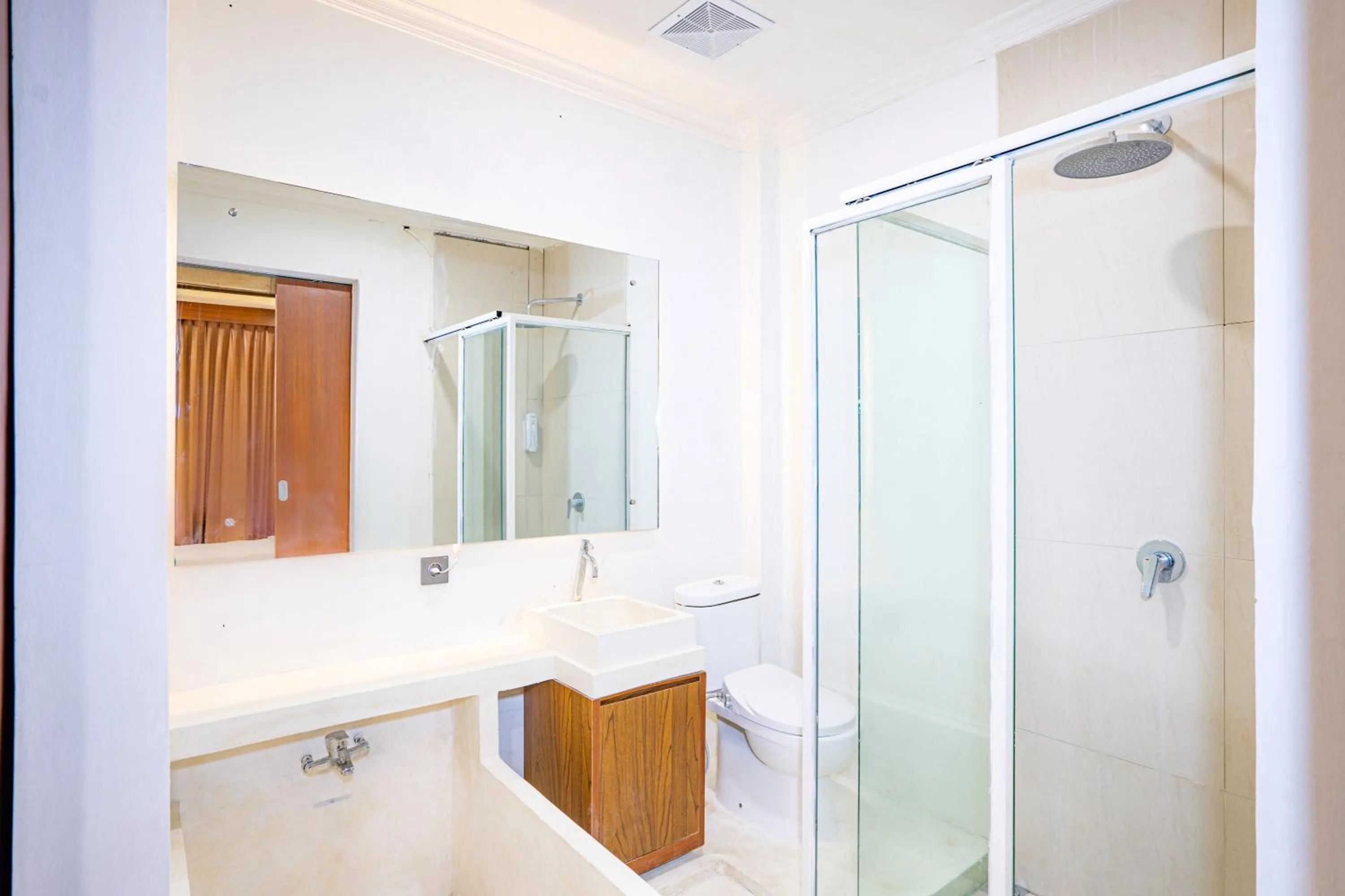 Bathroom in Nirvana Hotel Resort Tetebatu