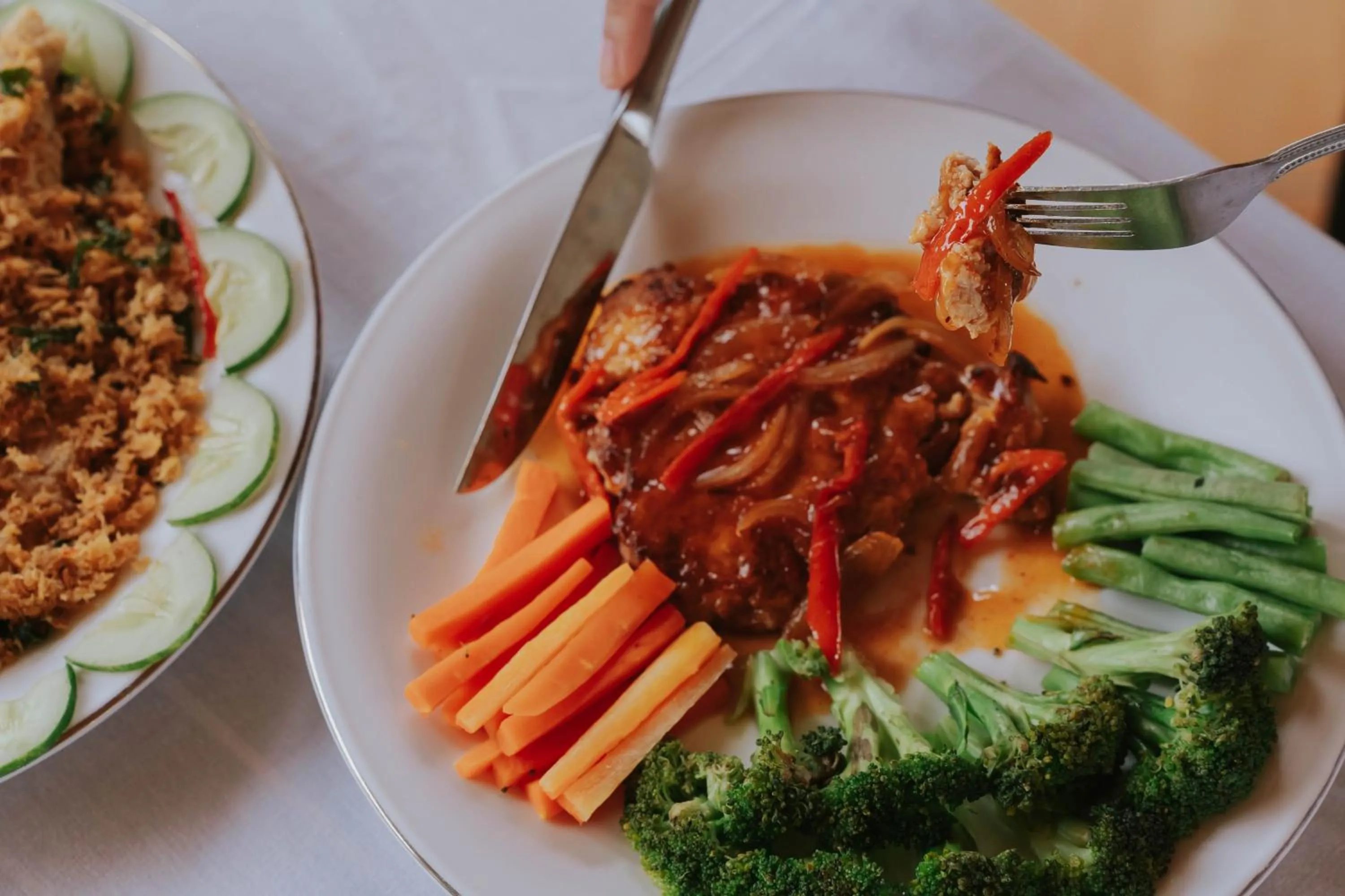 Restaurant/places to eat in Nirvana Hotel Resort Tetebatu