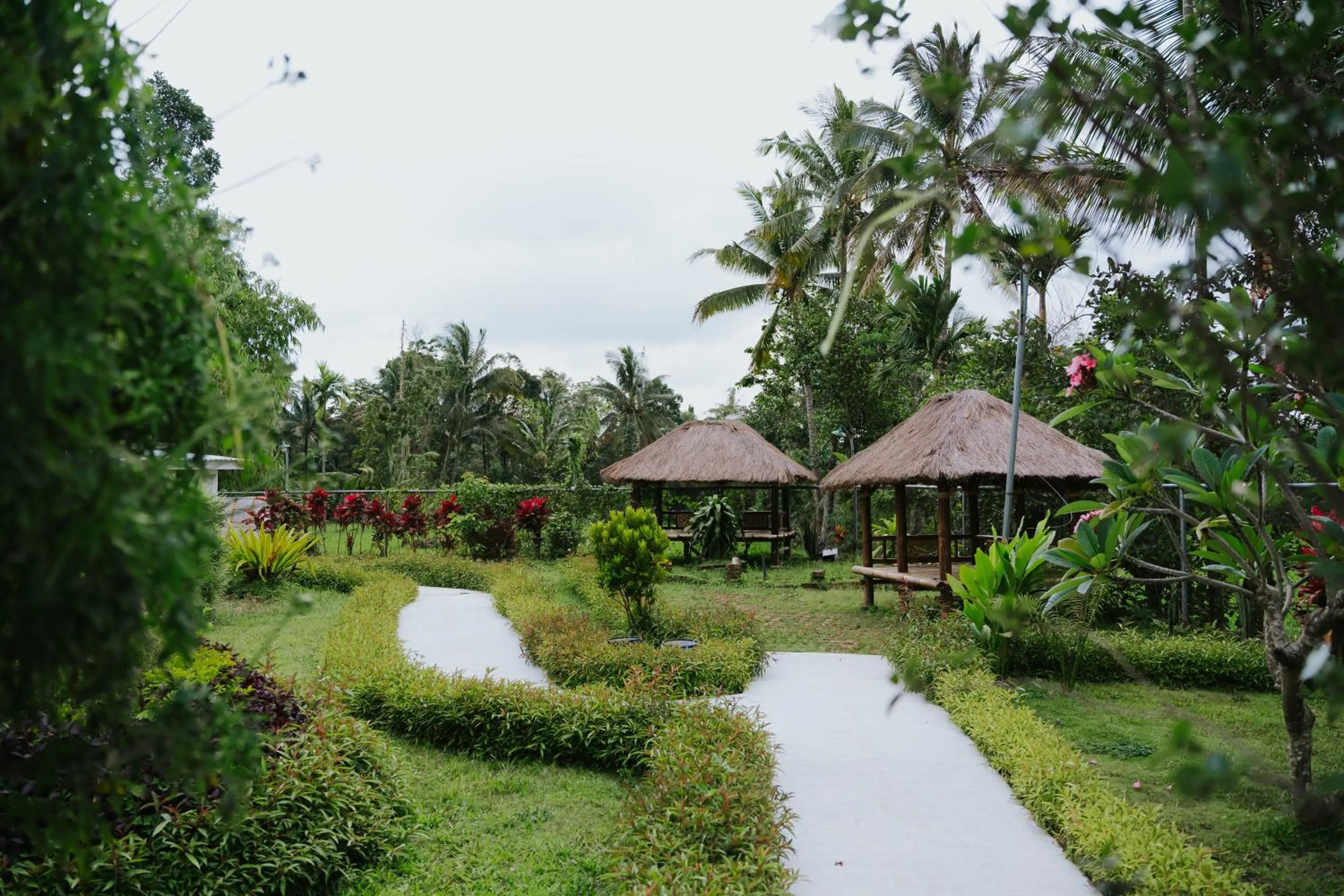 Garden in Nirvana Hotel Resort Tetebatu