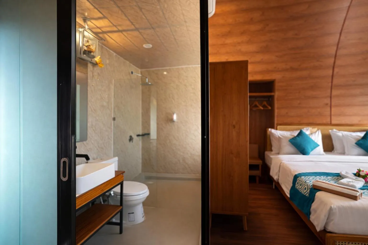 Bathroom, Bed in Nirvana Hotel Resort Tetebatu