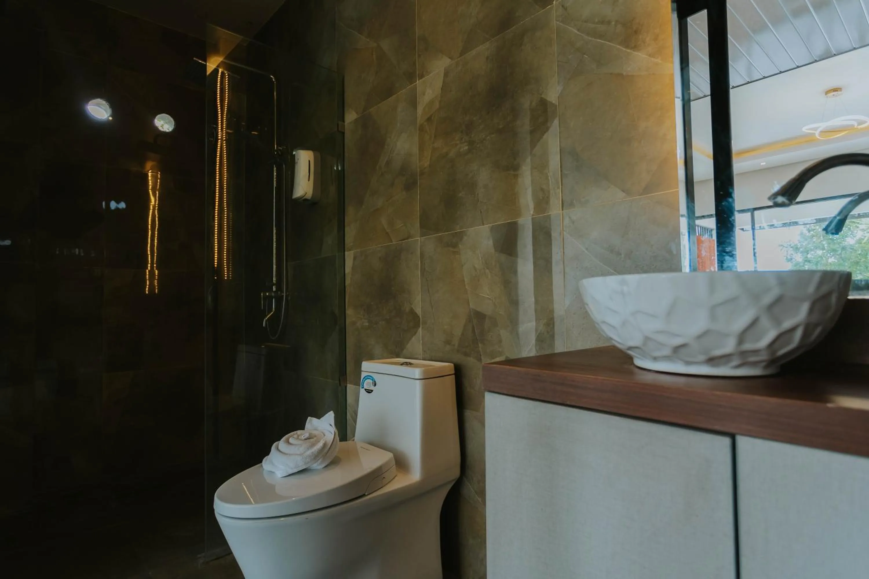 Bathroom in Nirvana Hotel Resort Tetebatu