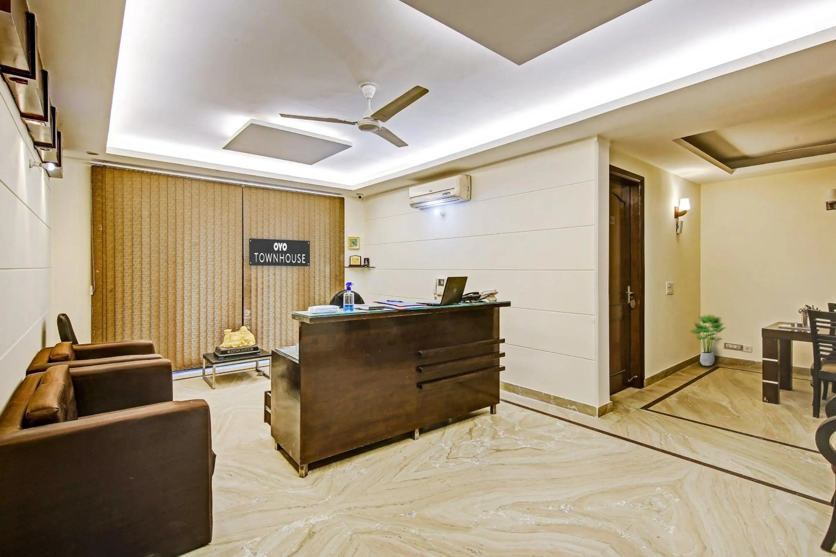 Lobby or reception in Collection O Imperial Oak Near Leisure Valley Park