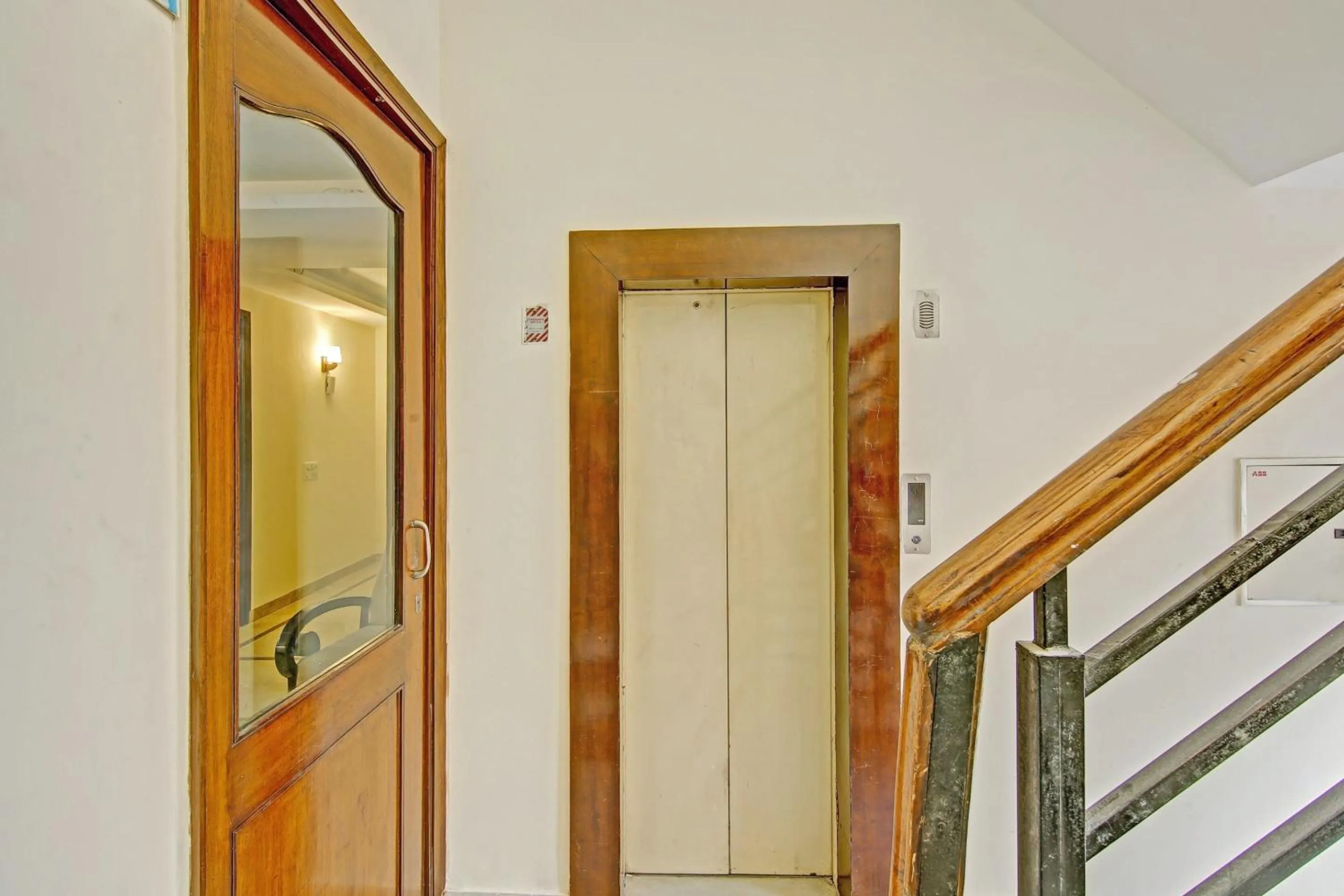 Lobby or reception in Collection O Imperial Oak Near Leisure Valley Park