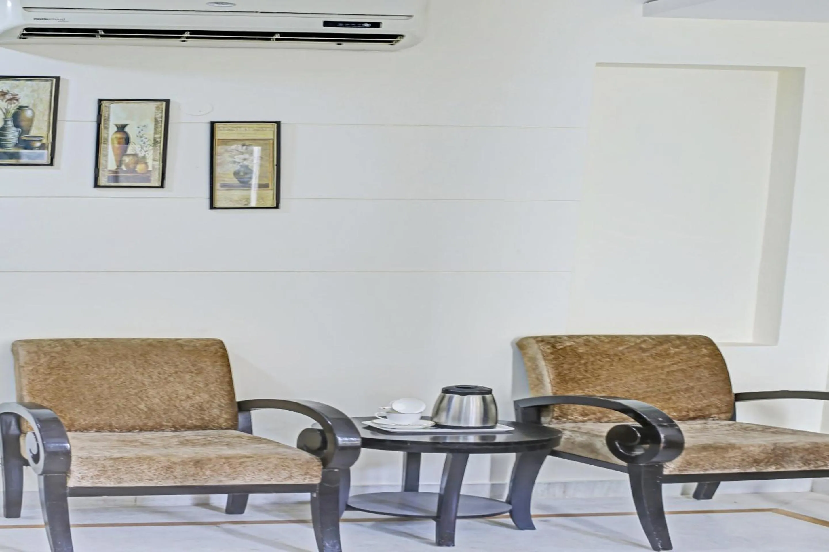 Lobby or reception in Collection O Imperial Oak Near Leisure Valley Park