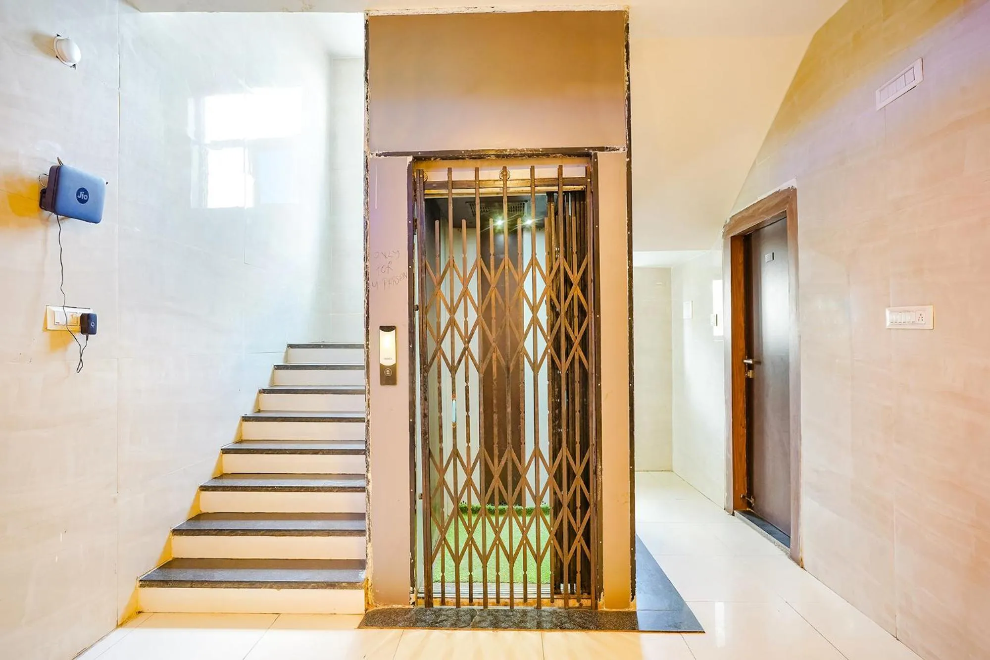 Lobby or reception in FabHotel Uday Vilas