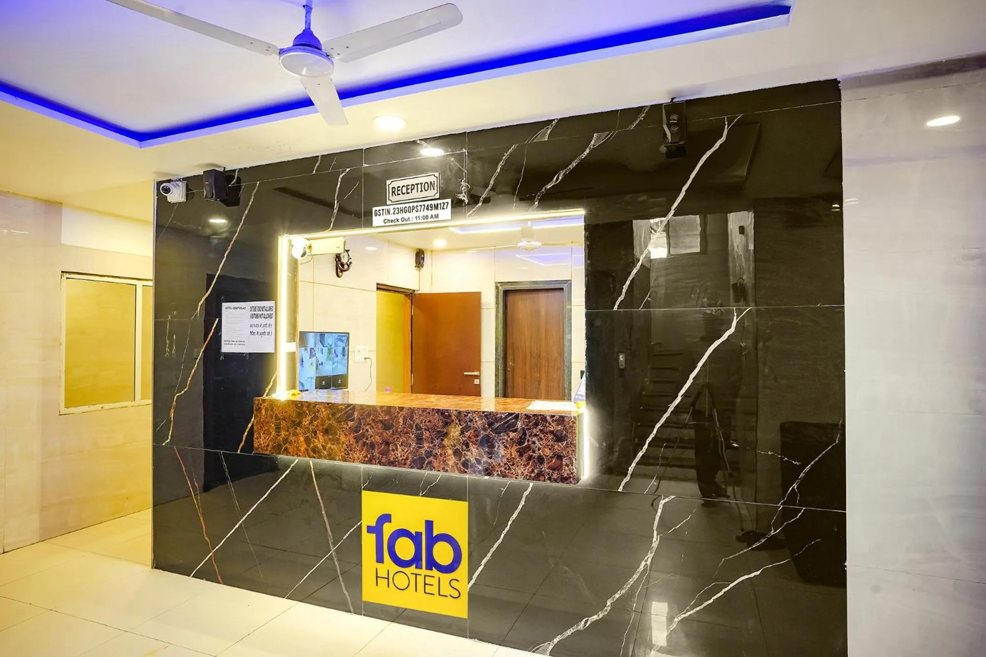 Lobby or reception in FabHotel Uday Vilas