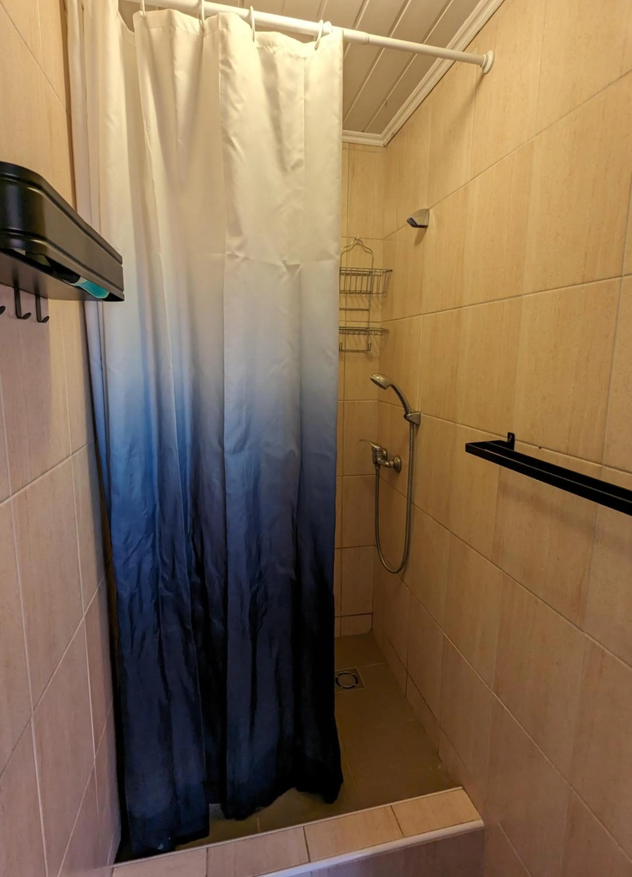 Shower in Hostel John Galt