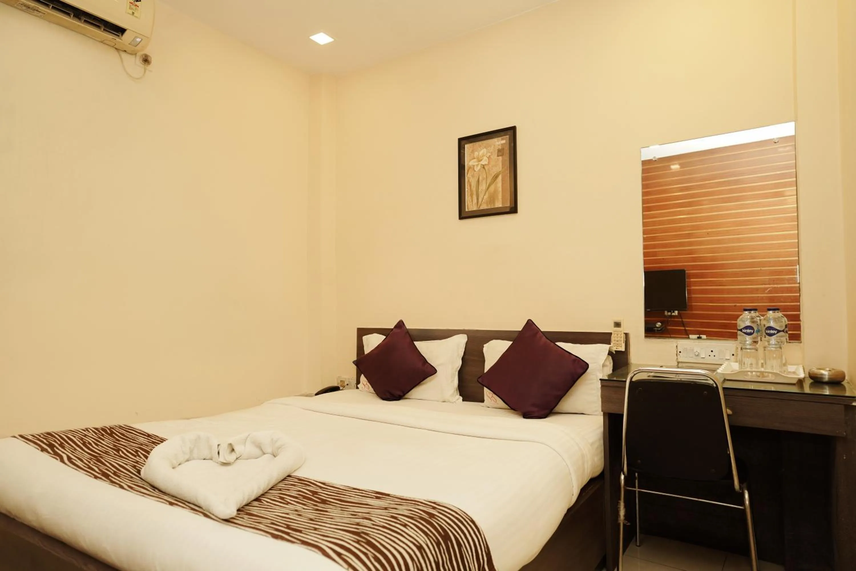 Bed in Sheldon Hotel