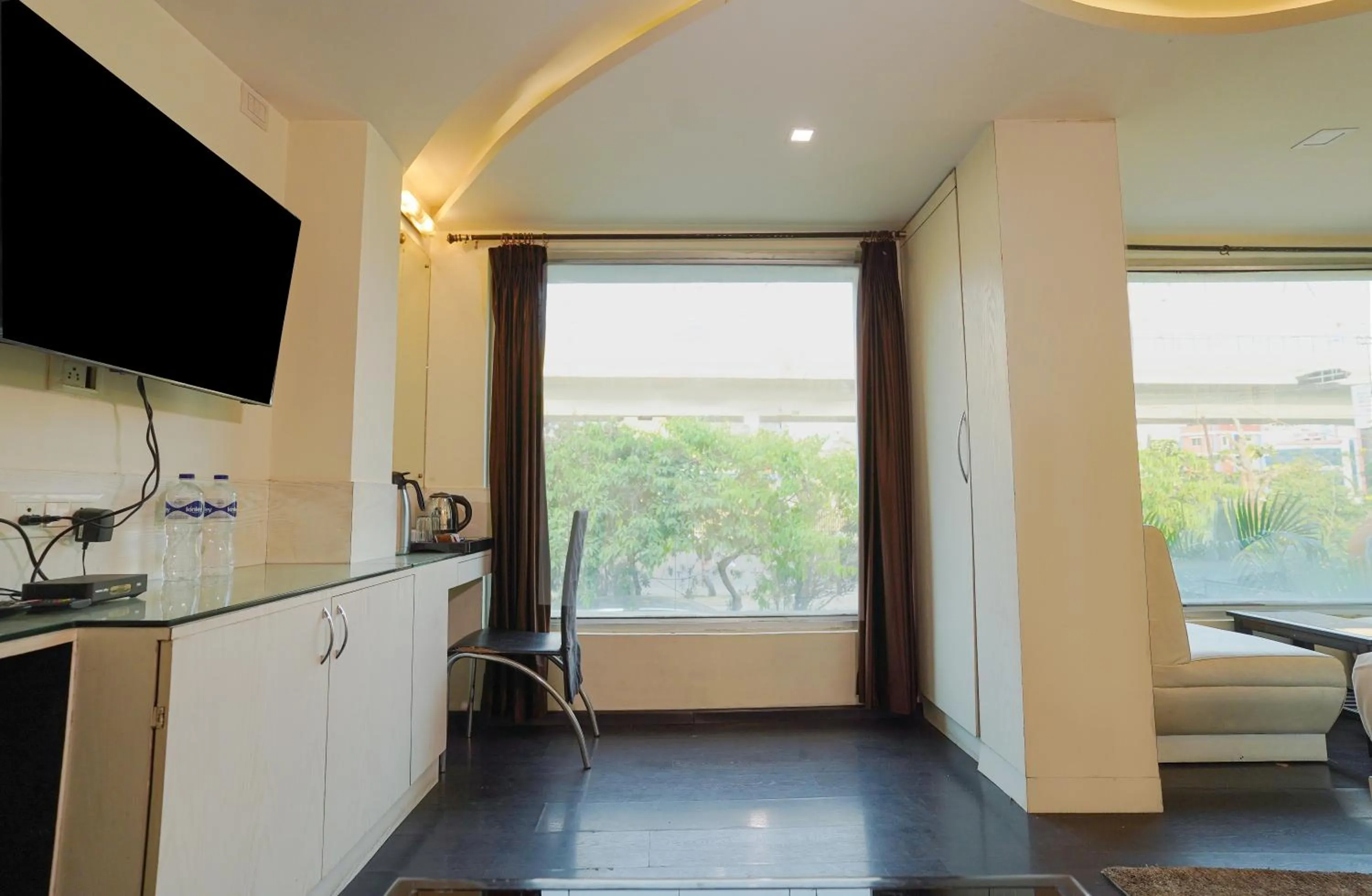 Area and facilities in Sheldon Hotel