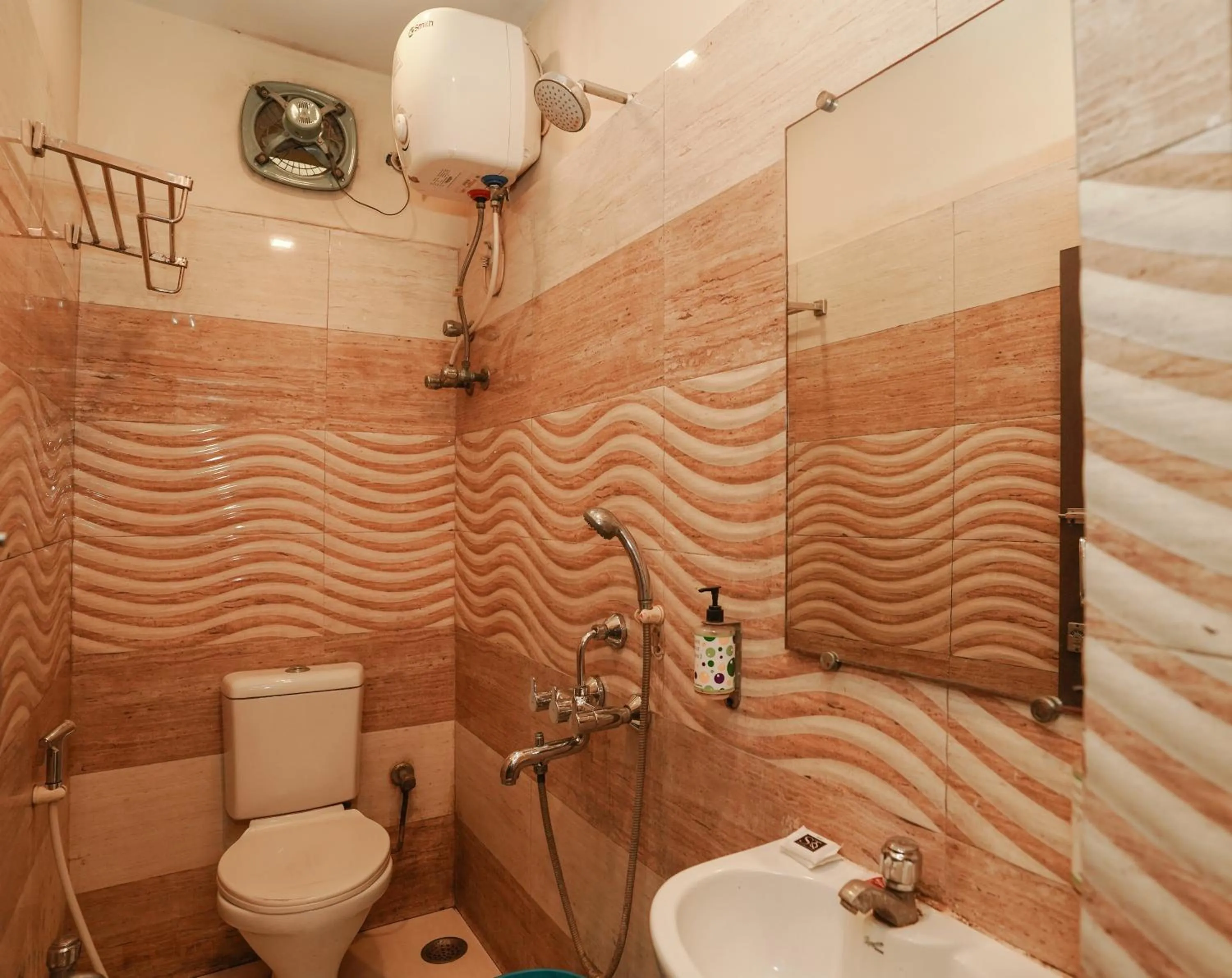 Shower in Sheldon Hotel