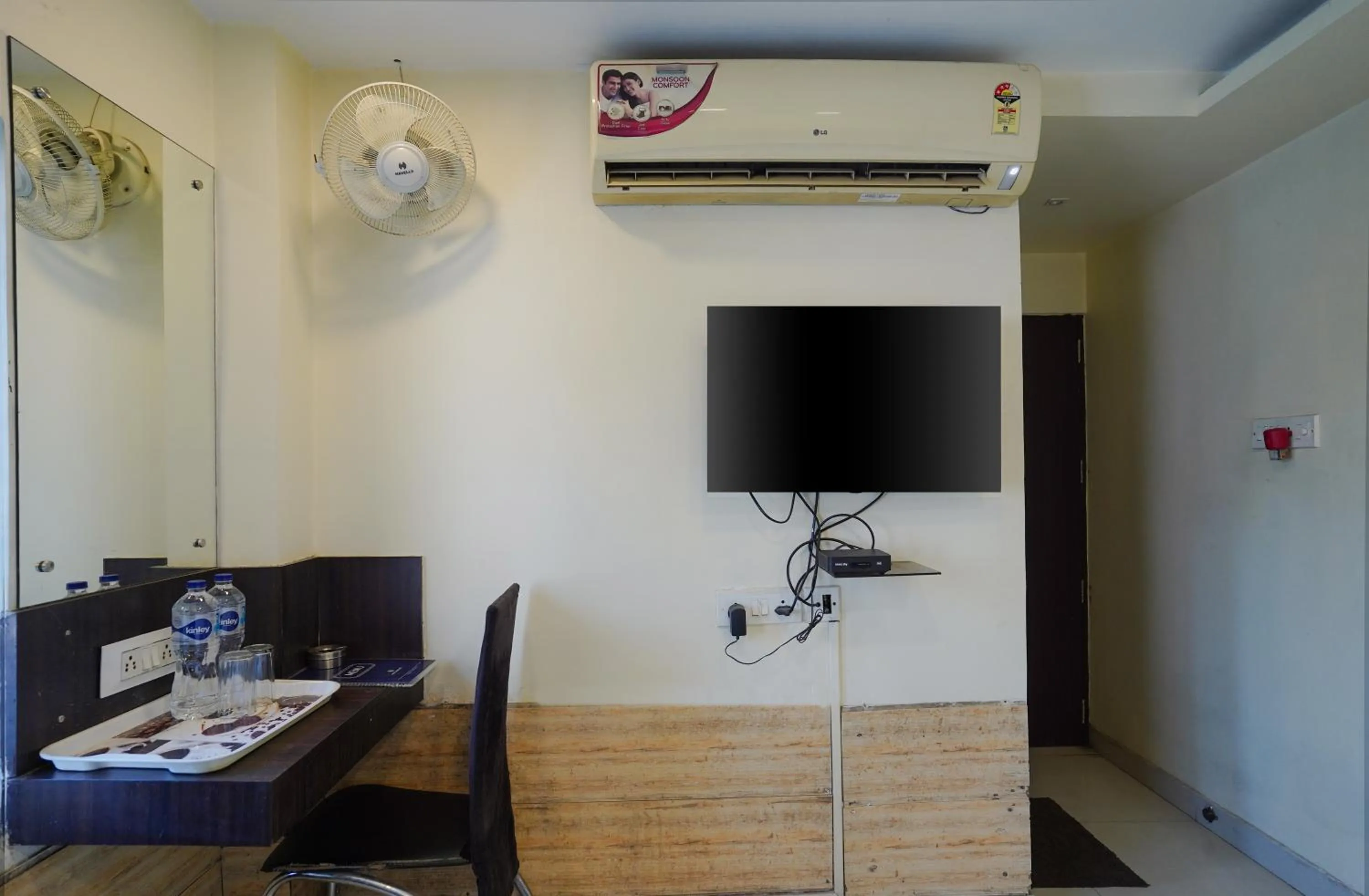 TV and multimedia in Sheldon Hotel