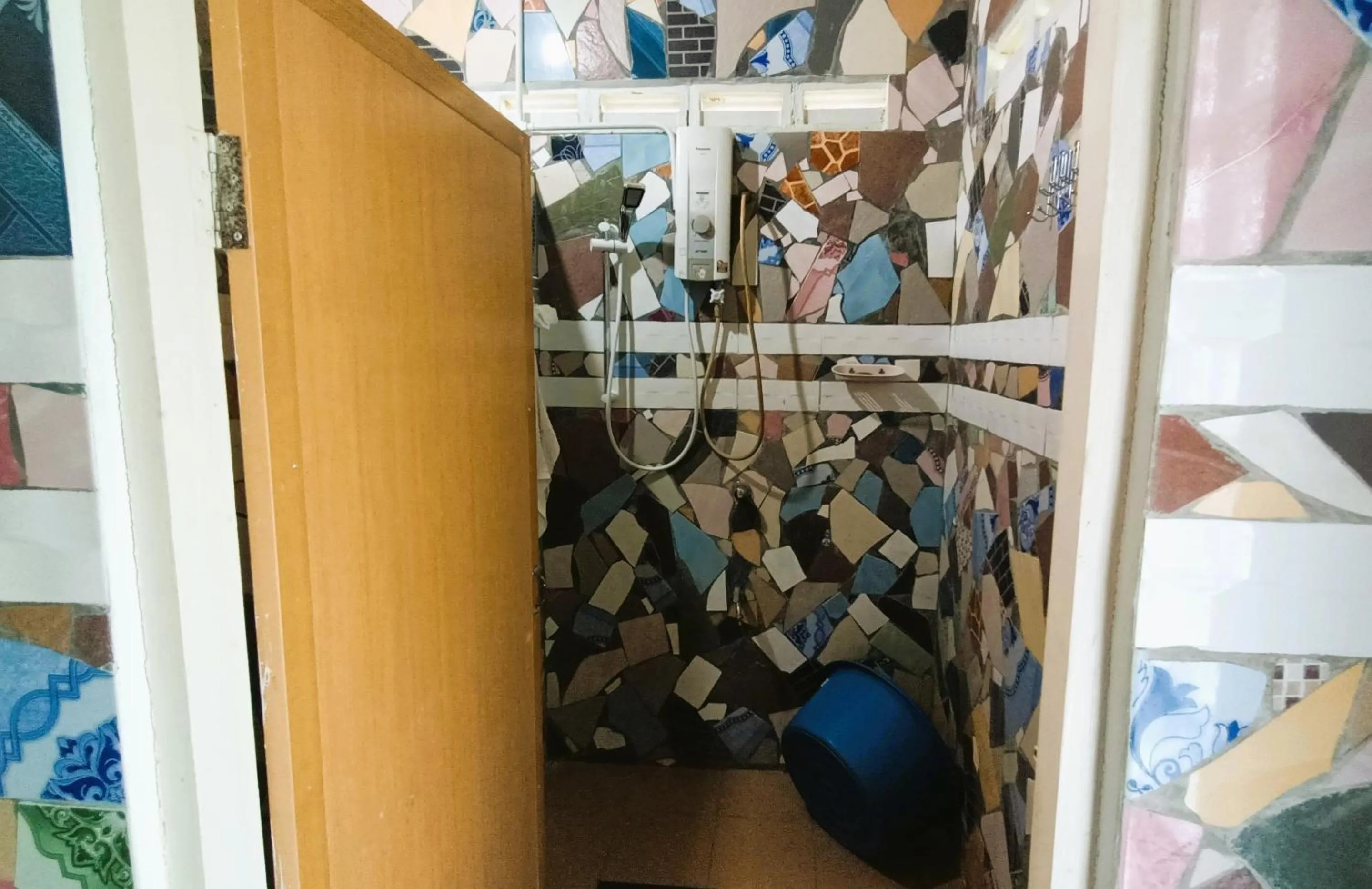 Bathroom in Hotel O Flinstone Lodge